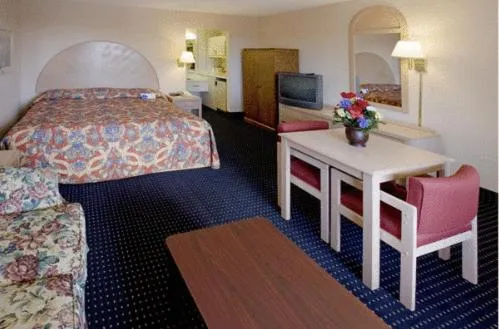 Photo of the whole room, Bed in Americas Best Value Inn & Suites in Murfreesboro