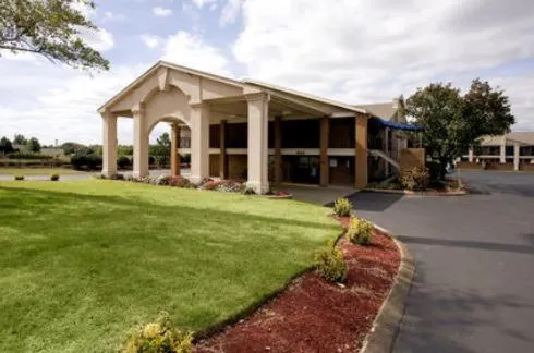 Property building in Americas Best Value Inn & Suites in Murfreesboro
