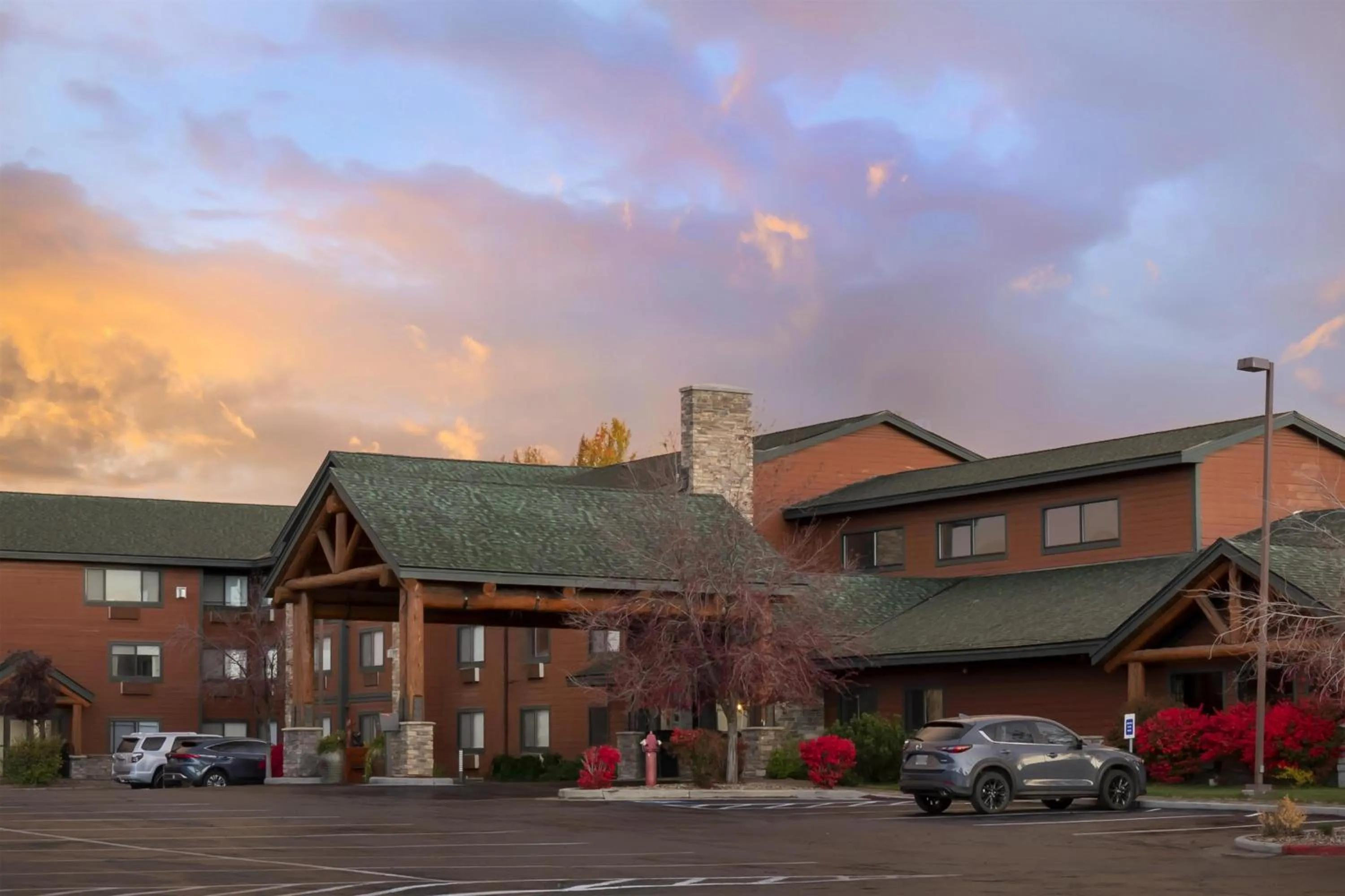 Property building in Best Western Plus McCall Lodge and Suites