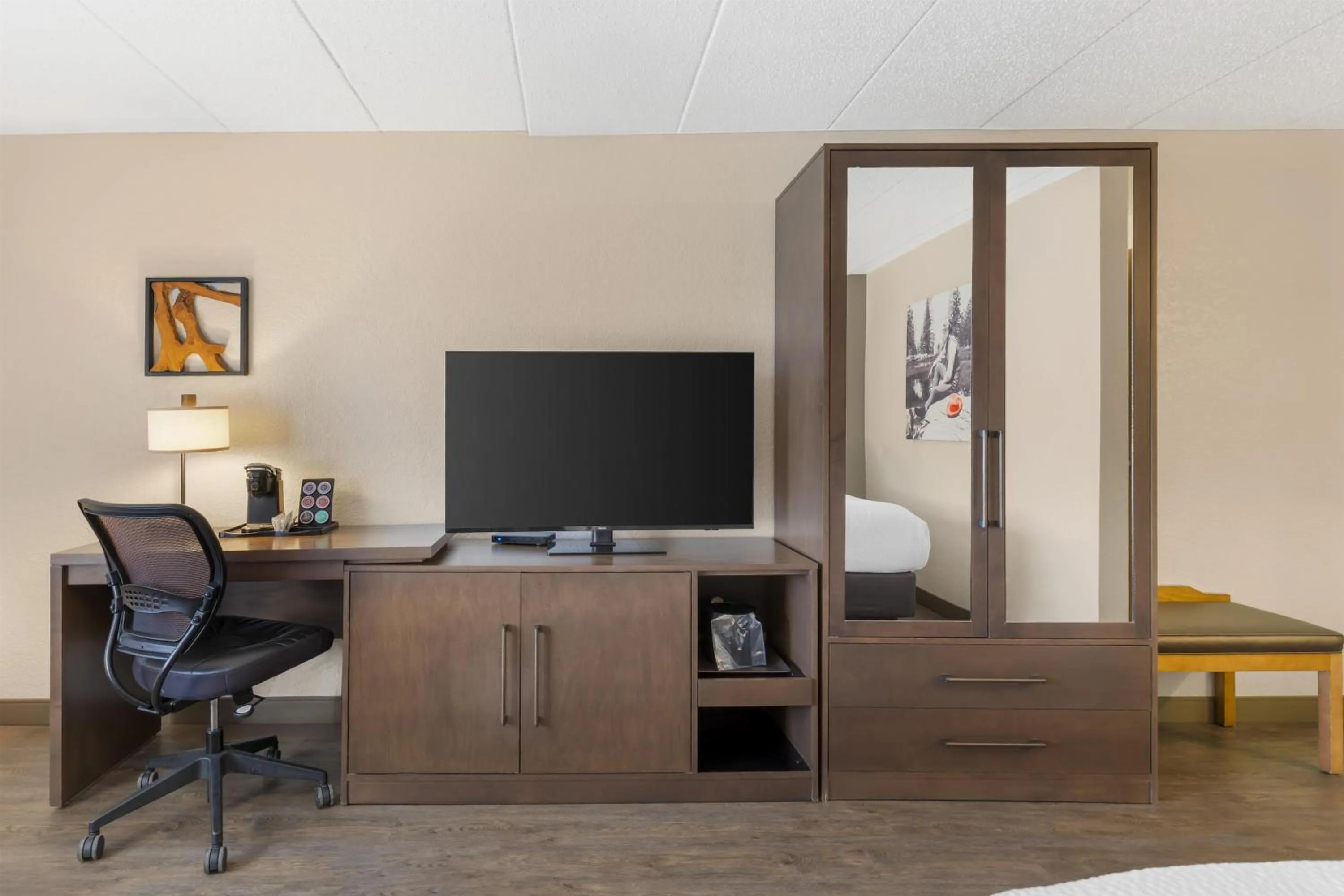 Bedroom in Best Western Plus McCall Lodge and Suites