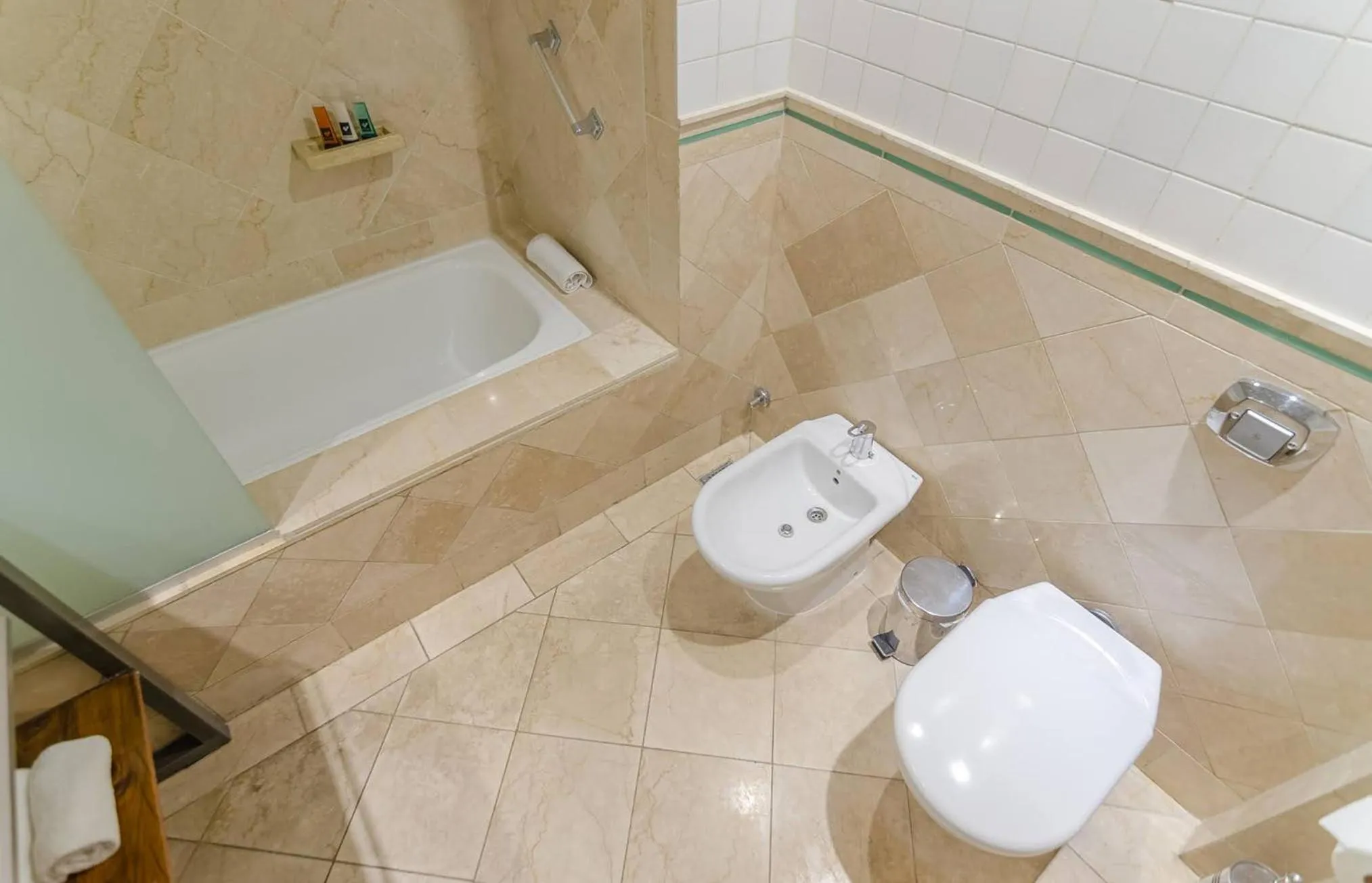 Bath in Prodeo Hotel + Lounge