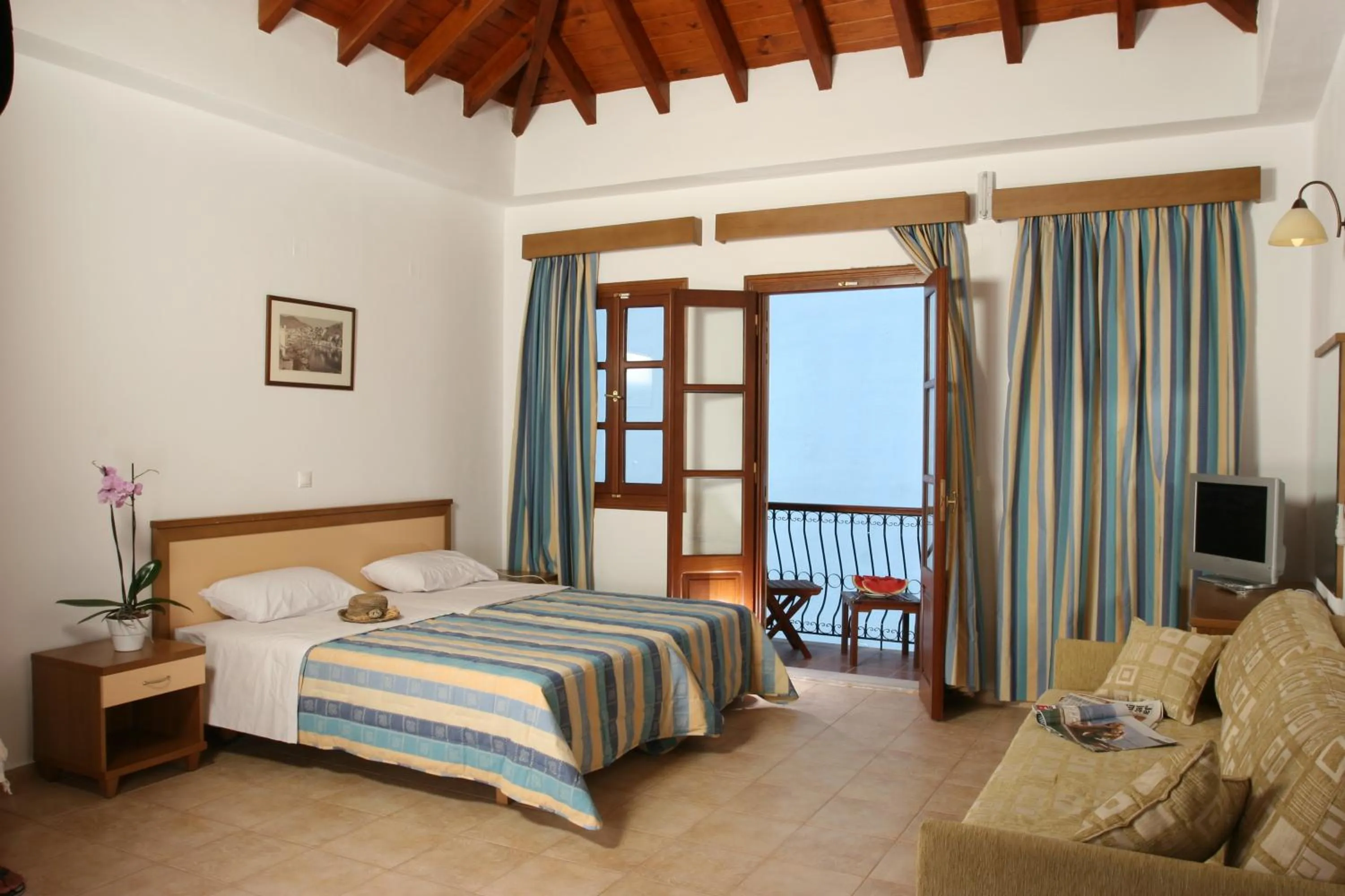 Bedroom, Bed in Iapetos Village