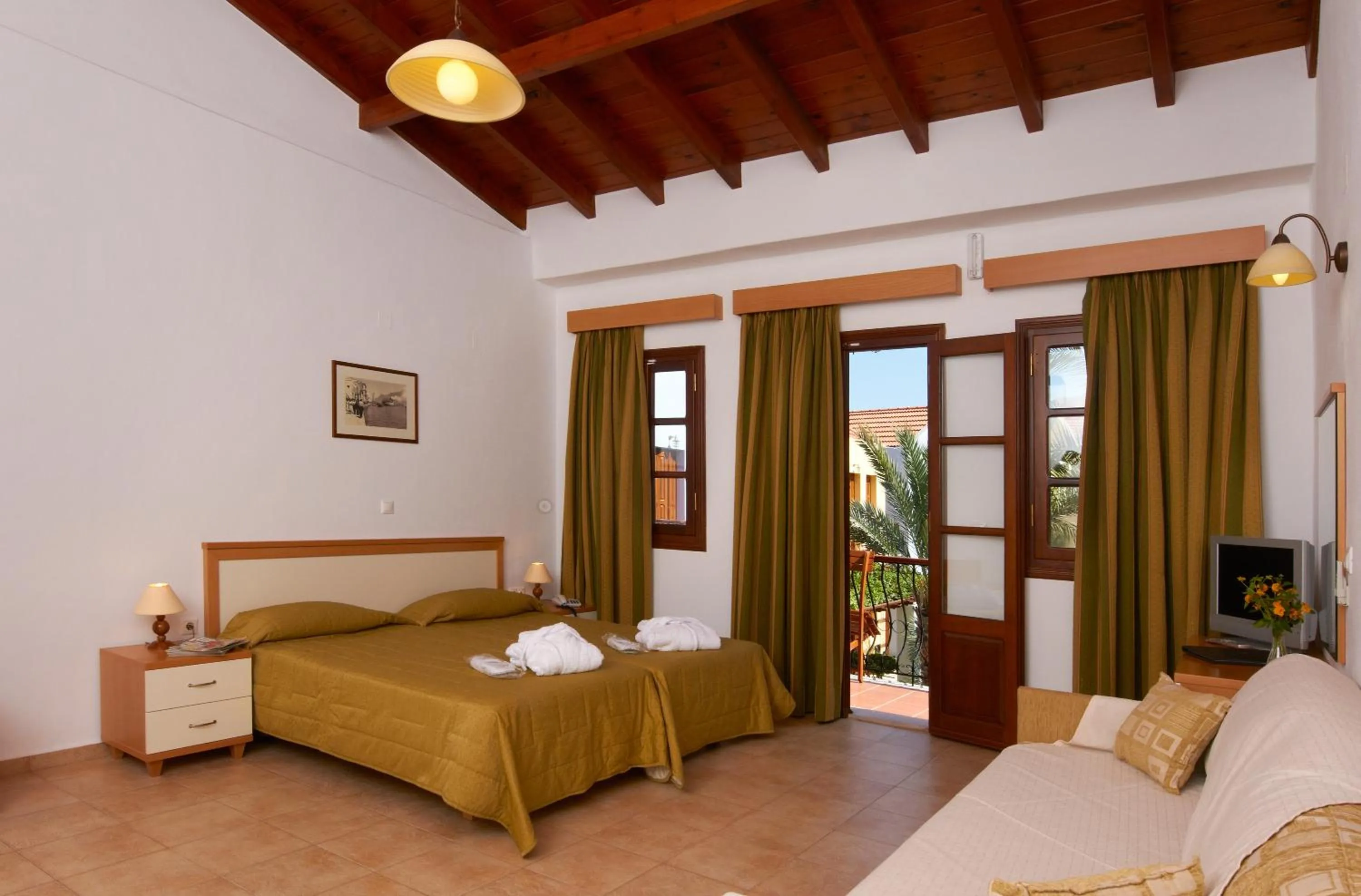 Bedroom, Bed in Iapetos Village