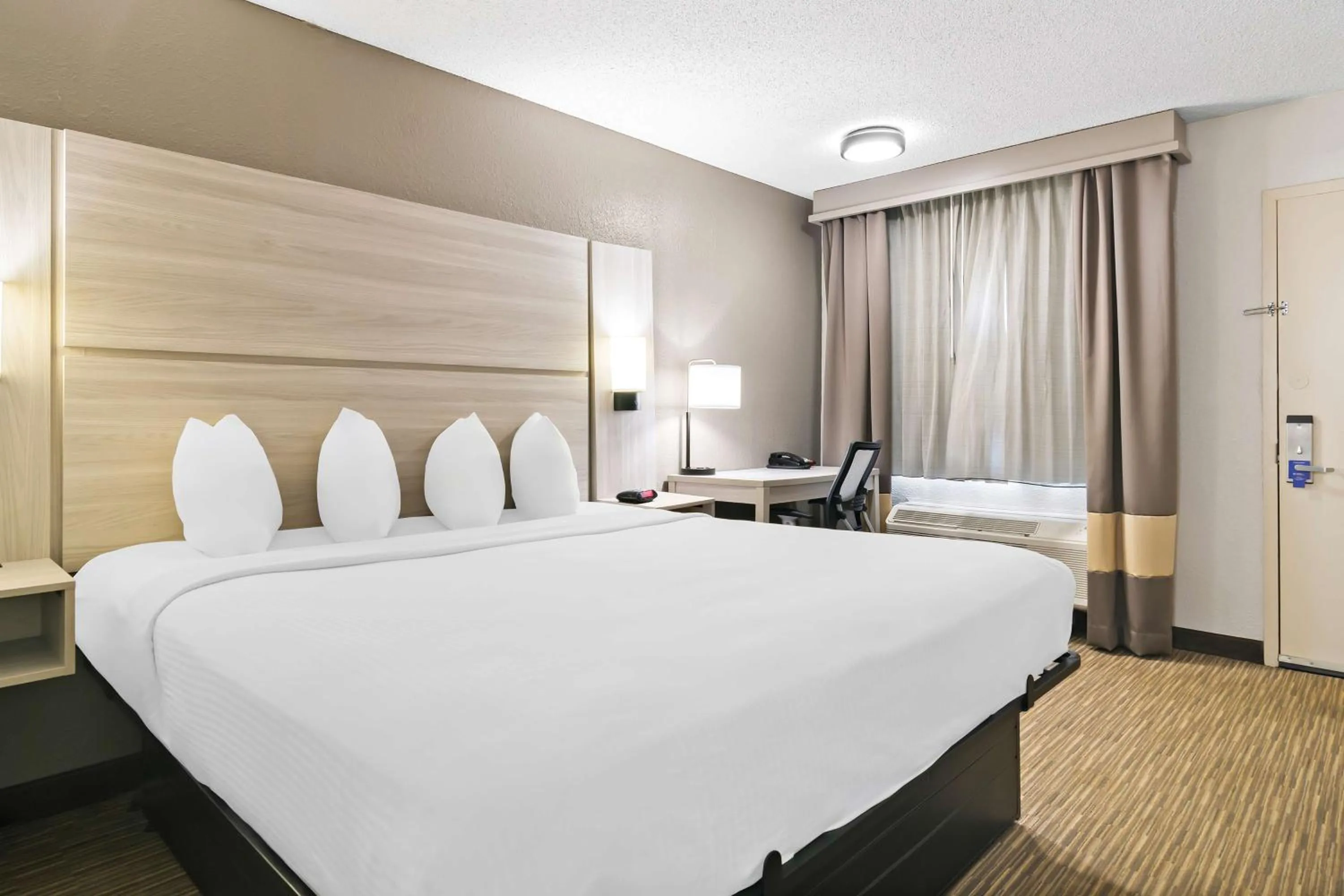 Bedroom, Bed in Best Western The Oasis at Joplin