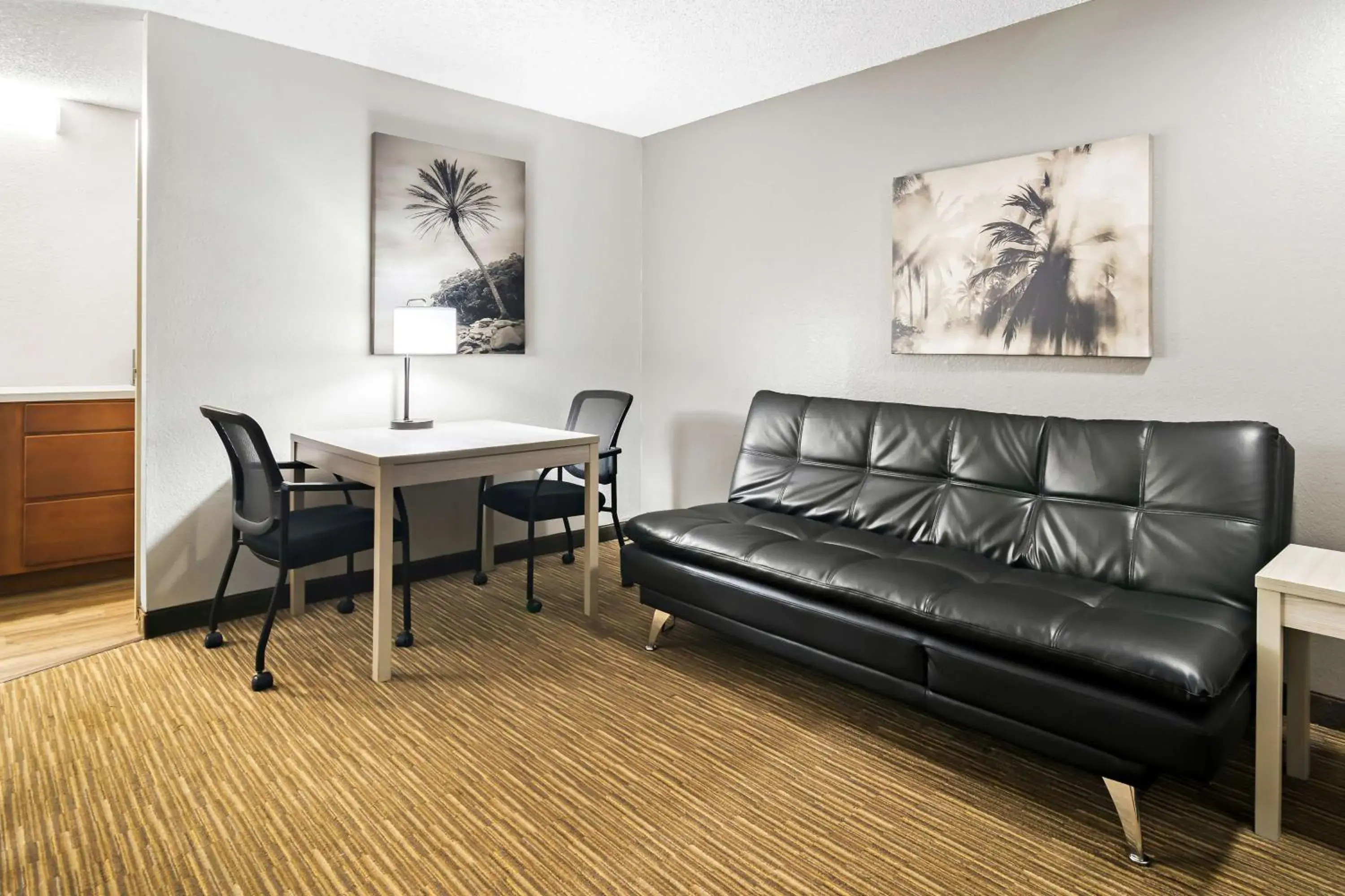 Suite with Two Double Beds and Sofa Bed in Best Western The Oasis at Joplin Suite with Two Double Beds and Sofa Bed in Best Western The Oasis at Joplin