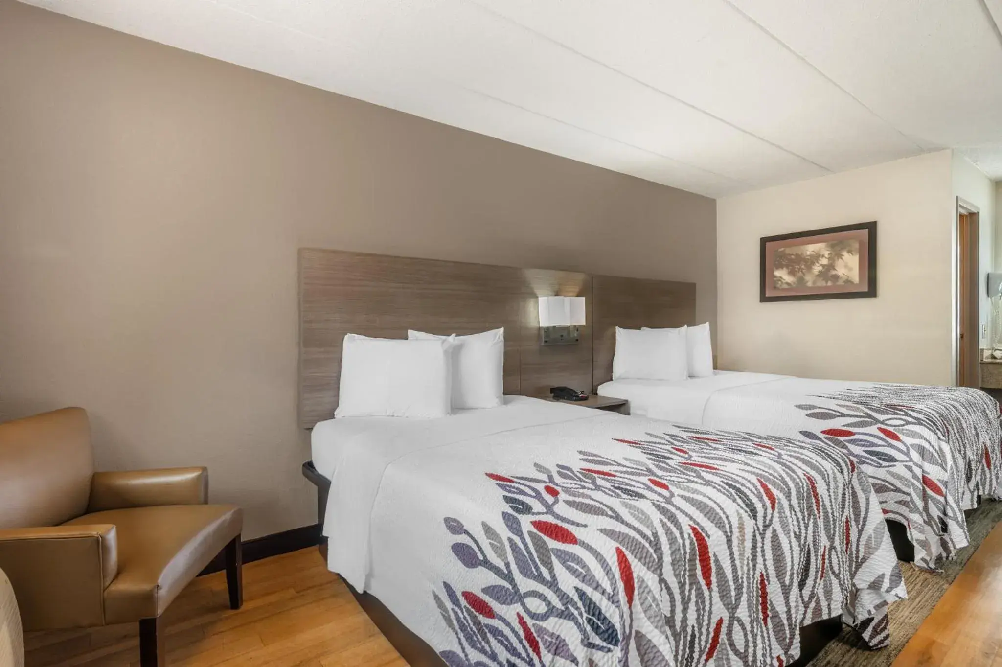 Deluxe Room with Two Double Beds Smoke Free in Red Roof Inn Virginia Beach Deluxe Room with Two Double Beds Smoke Free in Red Roof Inn Virginia Beach