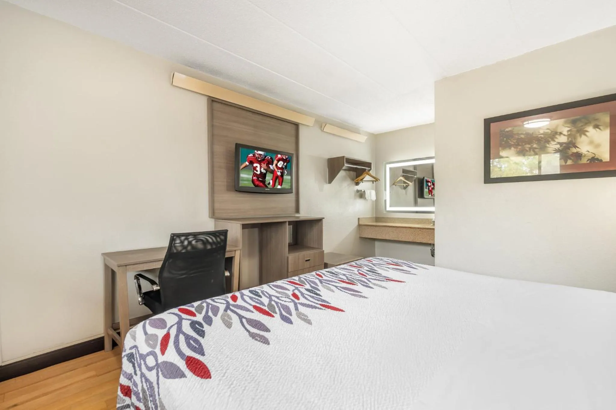 Bedroom, Bed in Red Roof Inn Virginia Beach