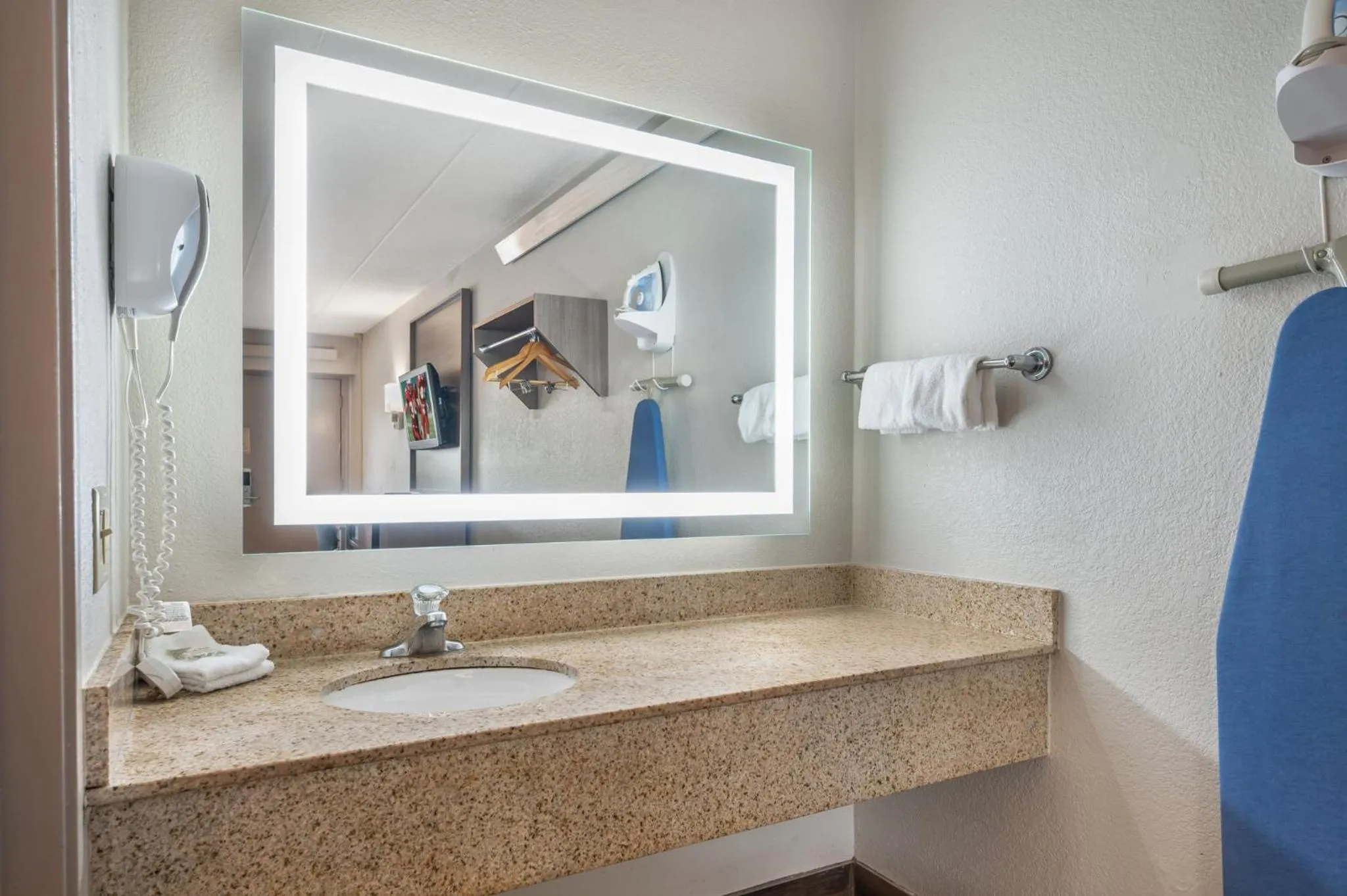 Bathroom in Red Roof Inn Virginia Beach