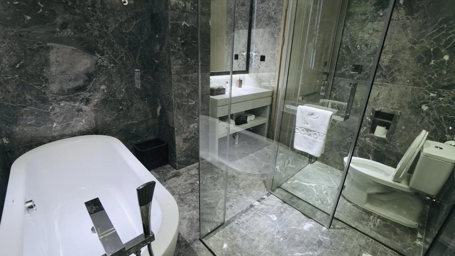 Bathroom in Paco Hotel Guangzhou Baiyun Airport Liantang Metro