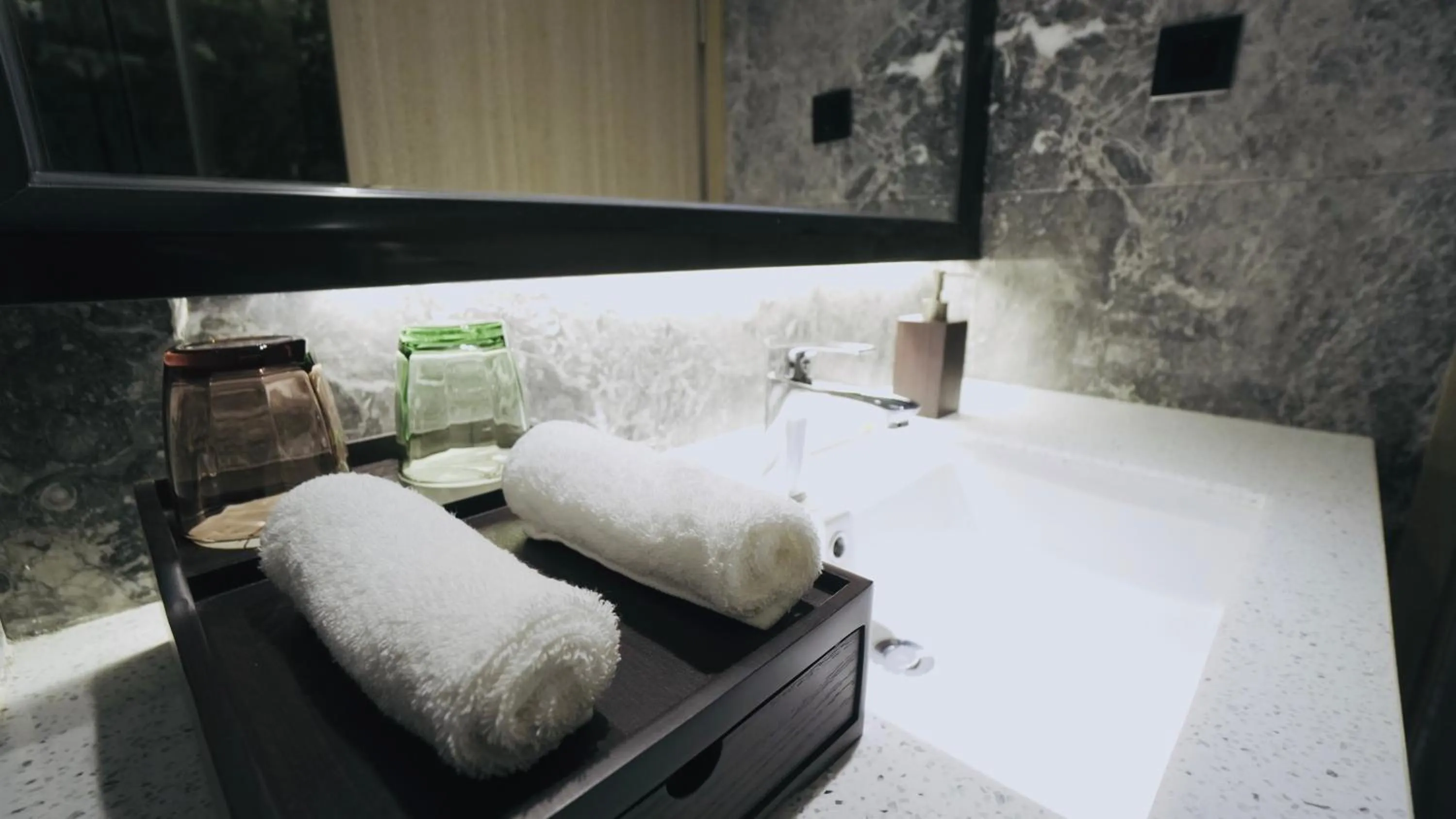 Bathroom, Bed in Paco Hotel Guangzhou Baiyun Airport Liantang Metro