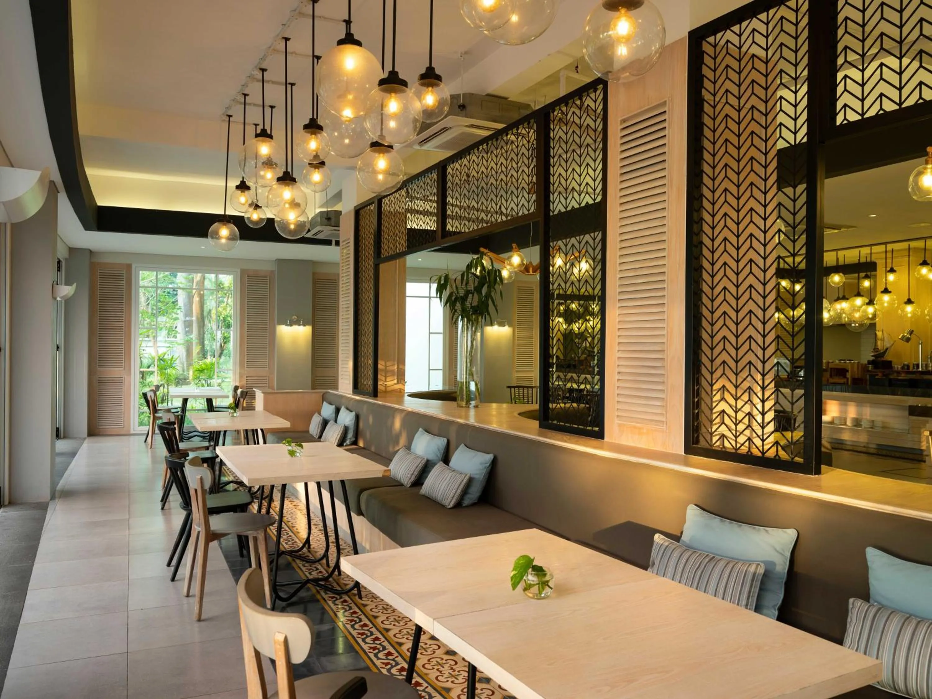 Restaurant/places to eat in Novus Jiva Anyer
