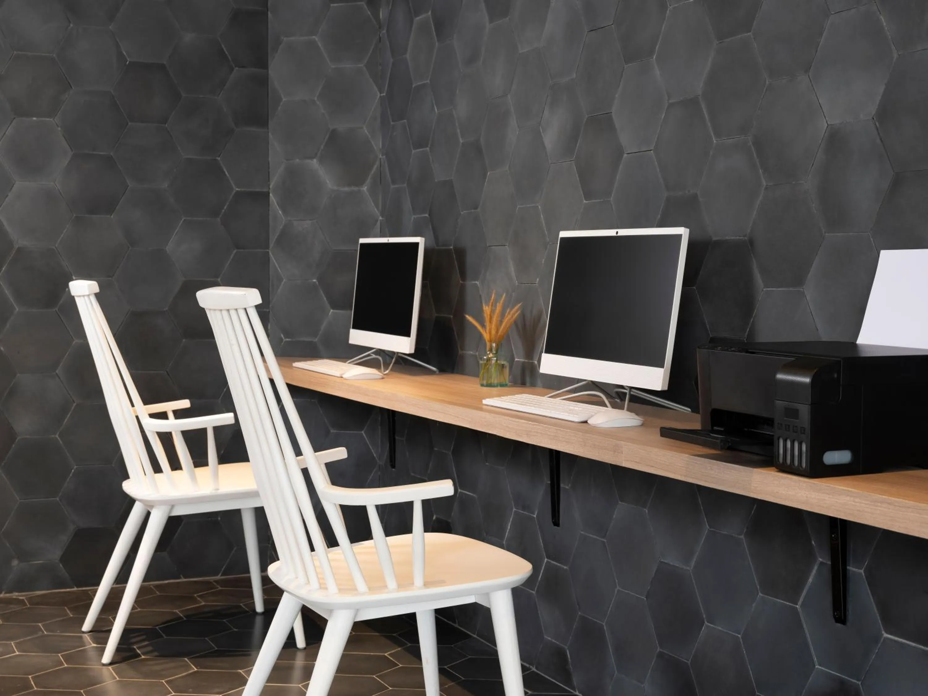 Business facilities in Novus Jiva Anyer