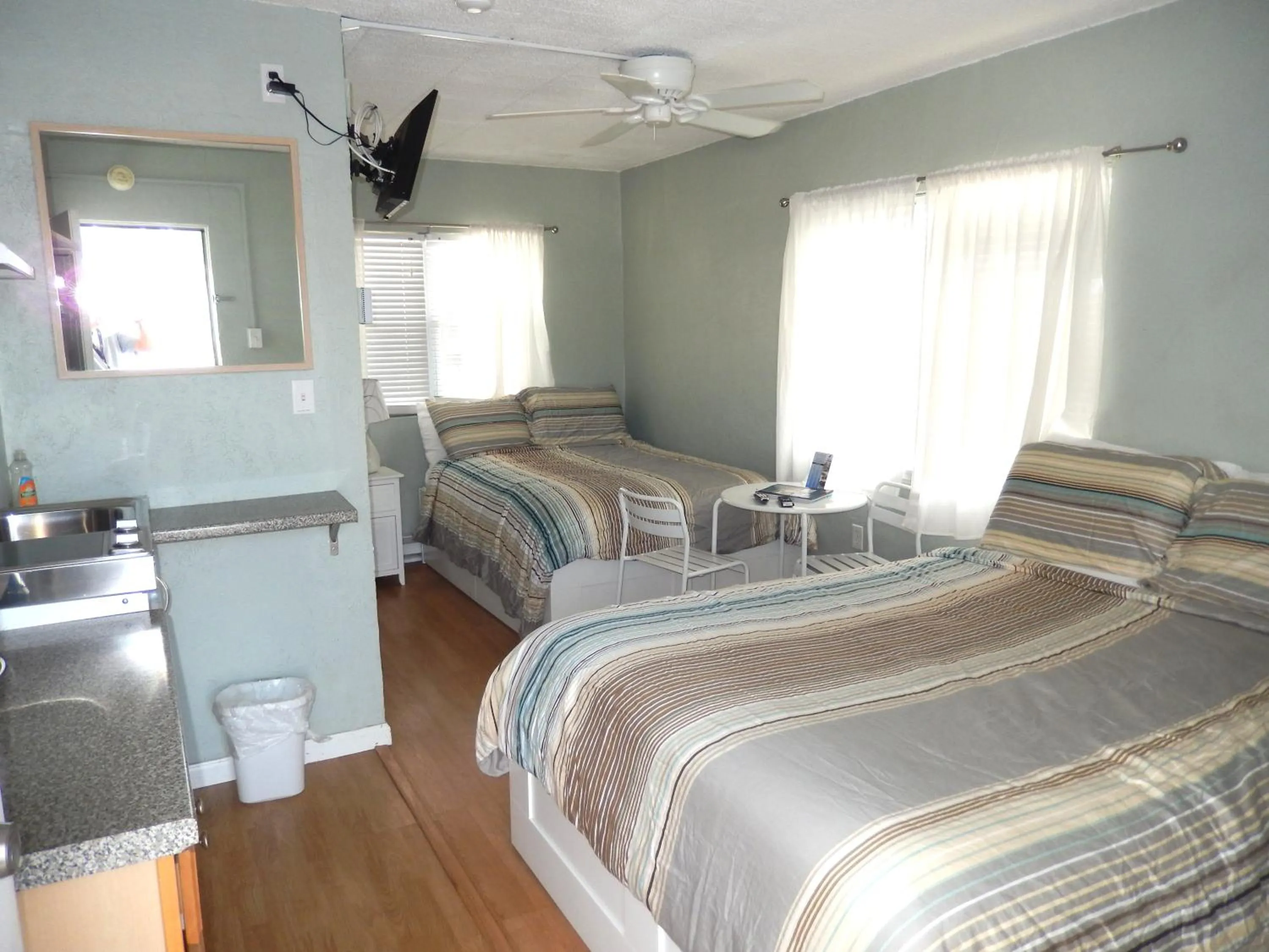 Bedroom, Bed in Sifting Sands Motel