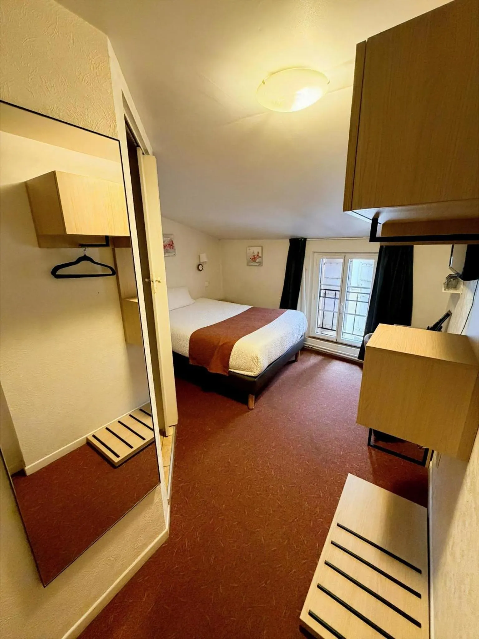 Bed in Contact Hôtel les Platanes Villeneuve sur Lot Centre