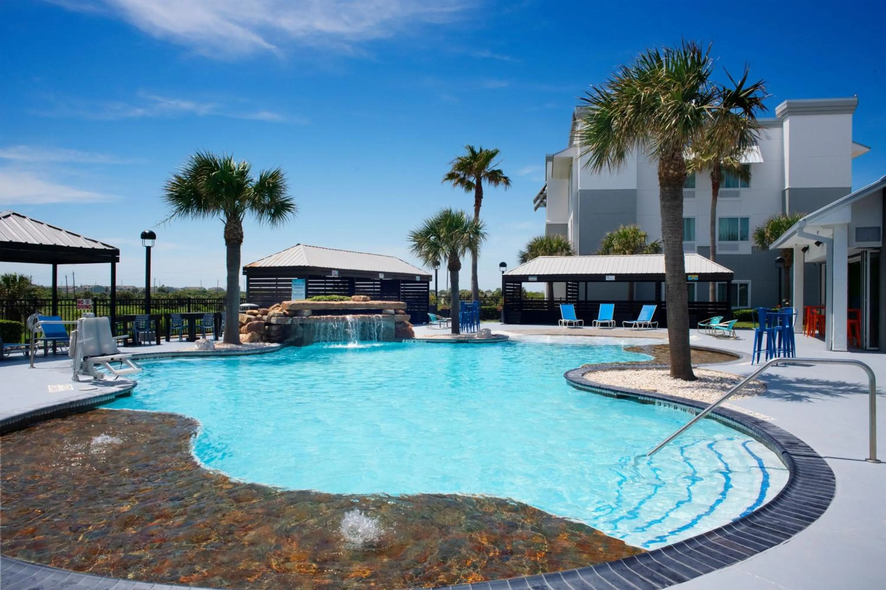 Swimming pool in TownePlace Suites by Marriott Galveston Island