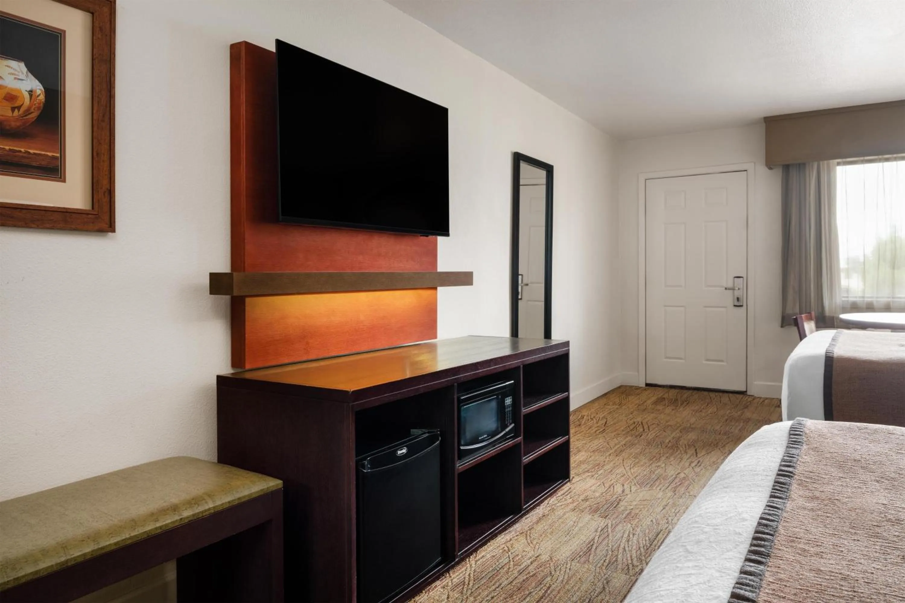 Bedroom, Bed in Best Western Discovery Inn