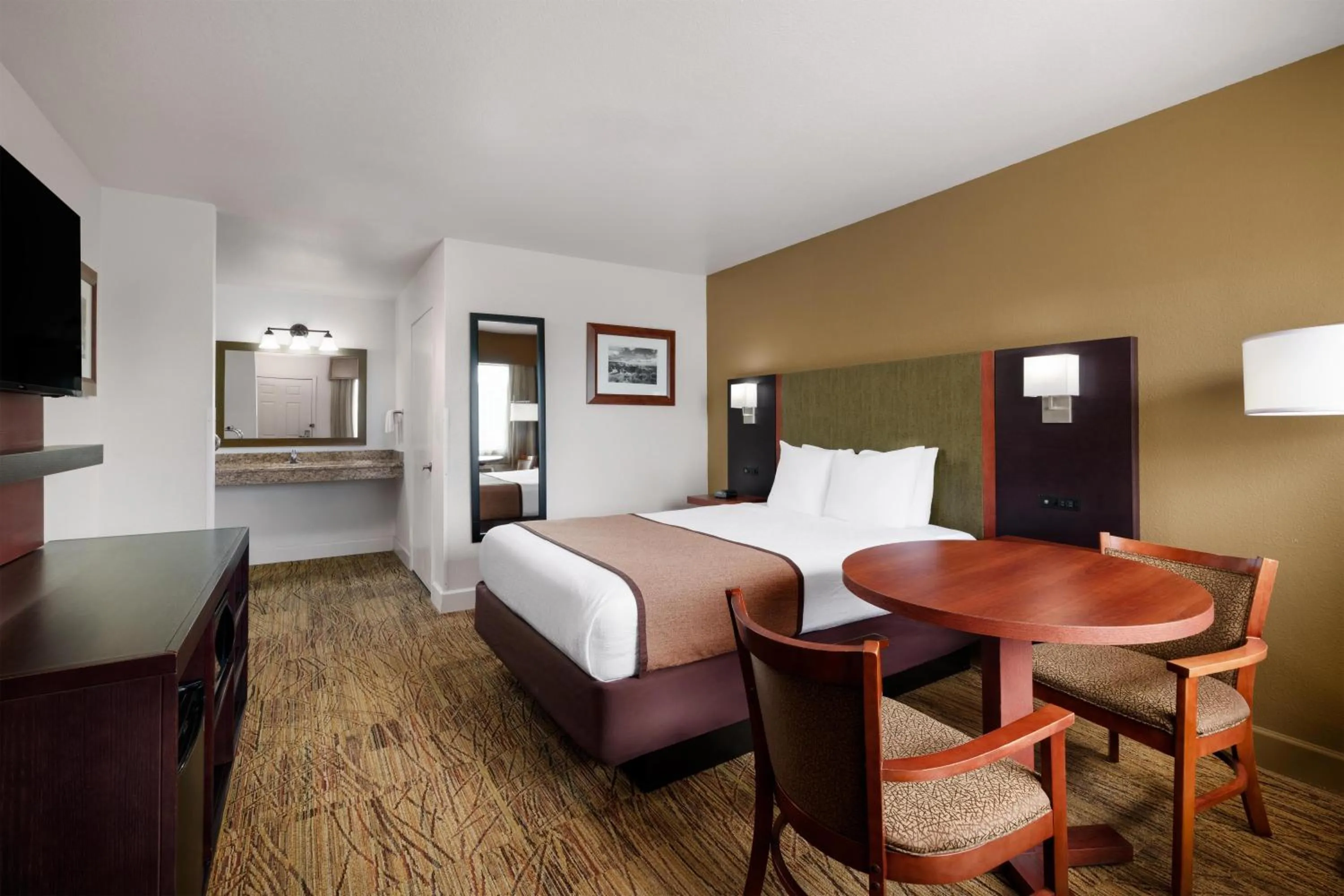 Bedroom, Bed in Best Western Discovery Inn