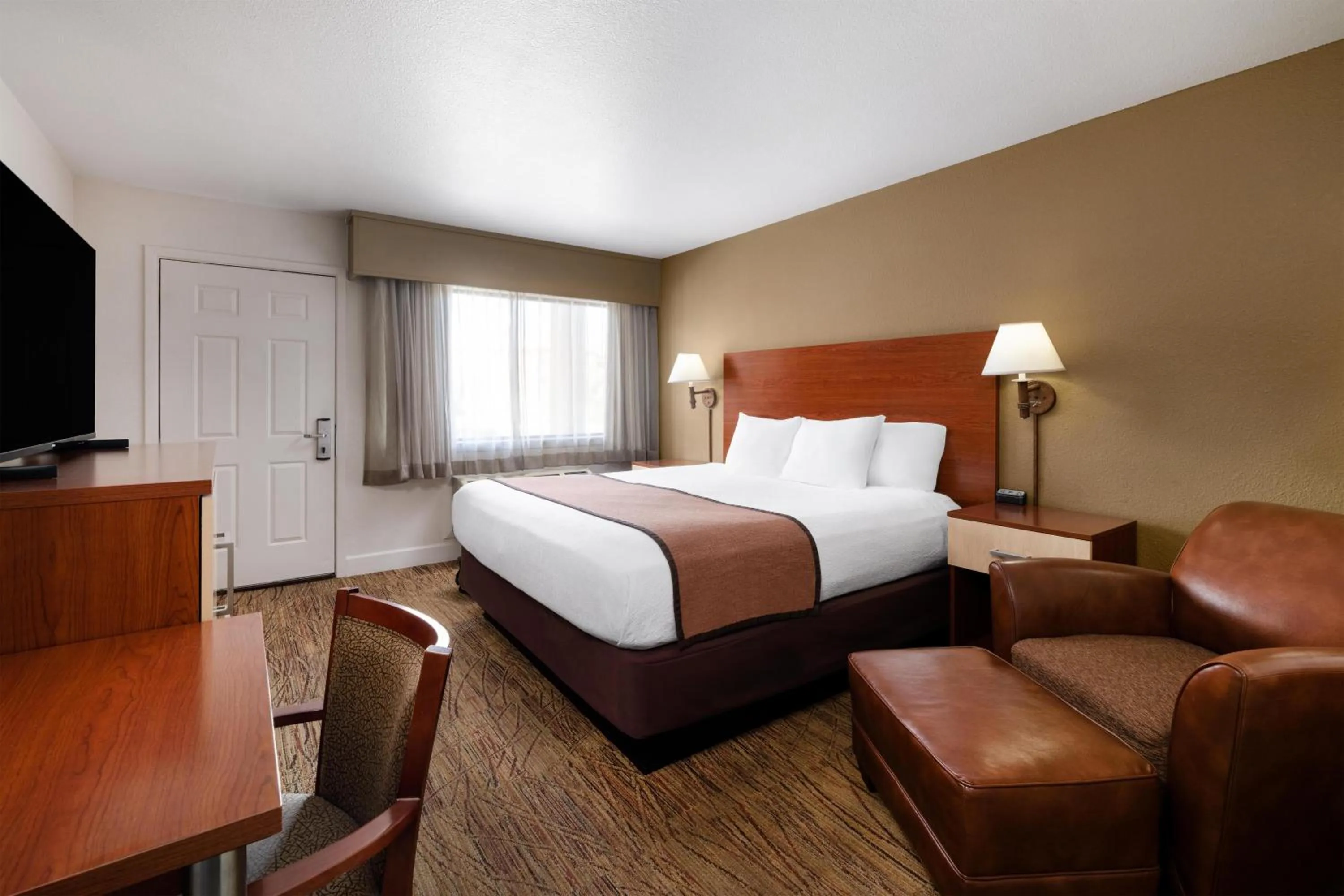 Bedroom, Bed in Best Western Discovery Inn