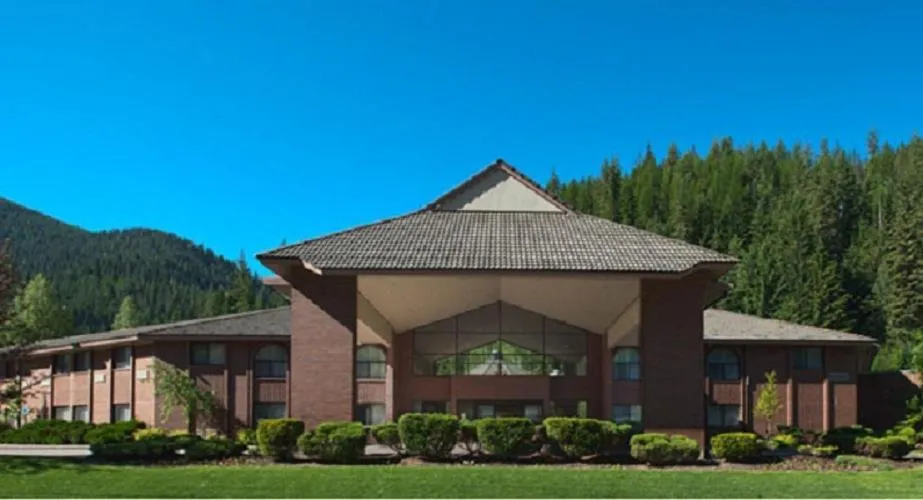 Property building in Wallace Inn