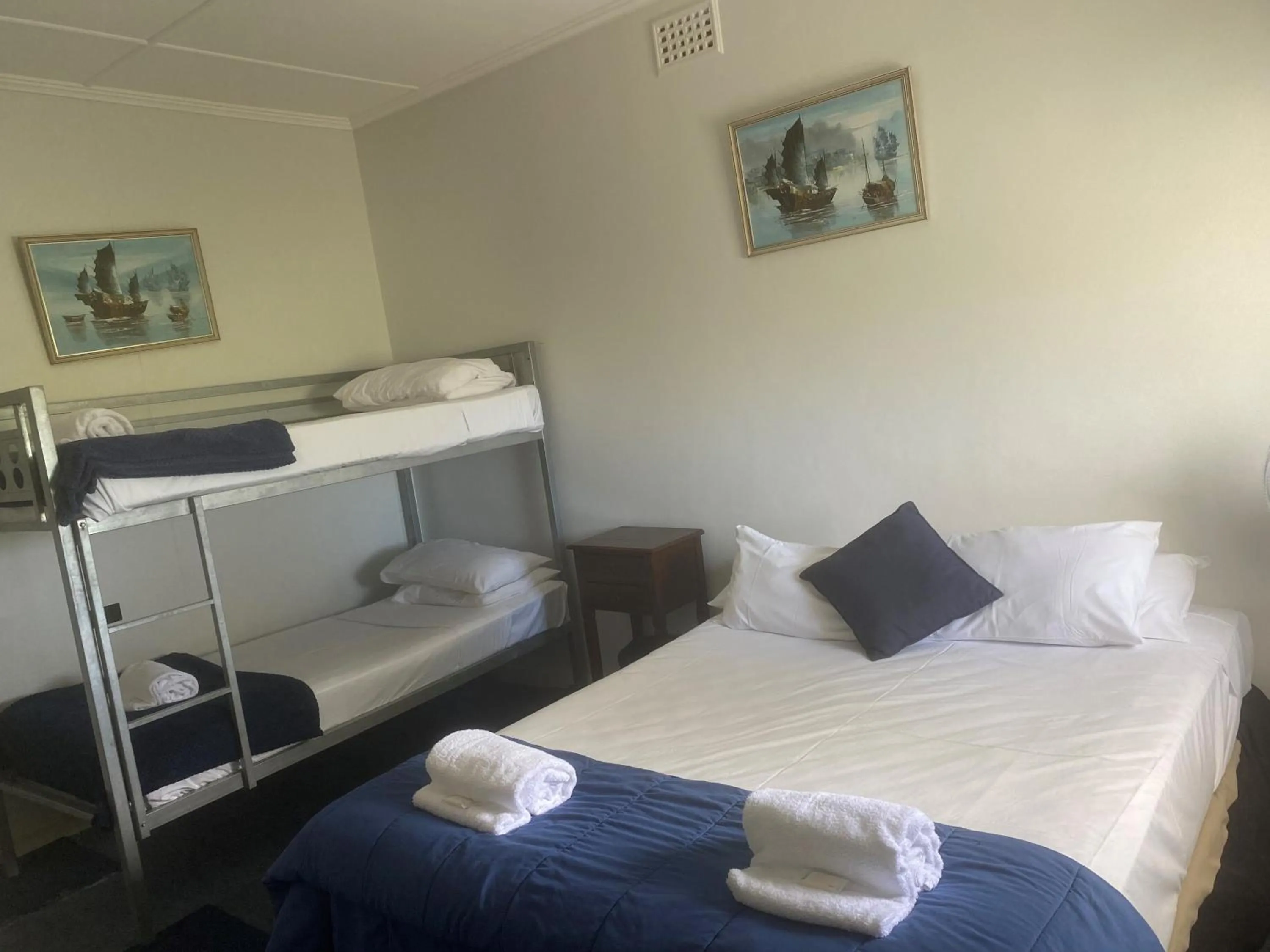 Tin Can Bay Budget Accommodation