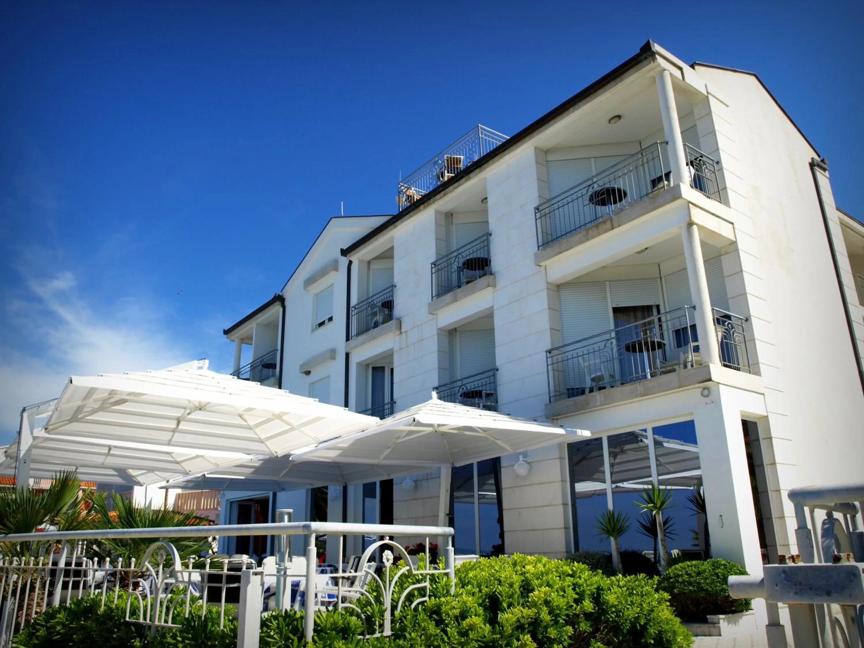 Facade/entrance in Hotel Neva