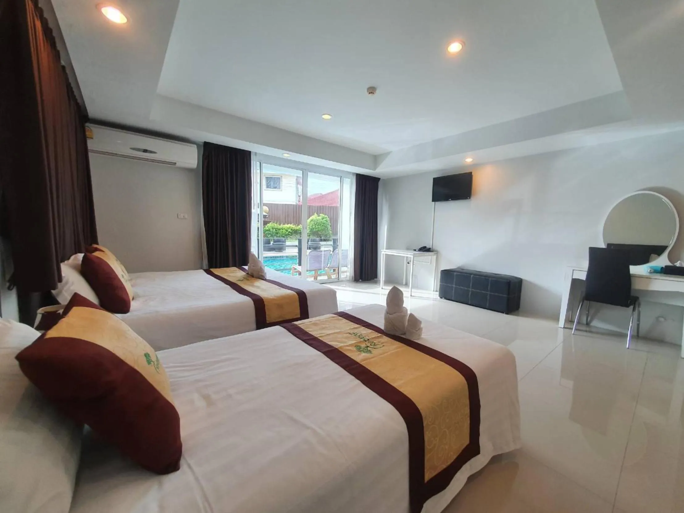 Bed in Retreat Resort Pattaya