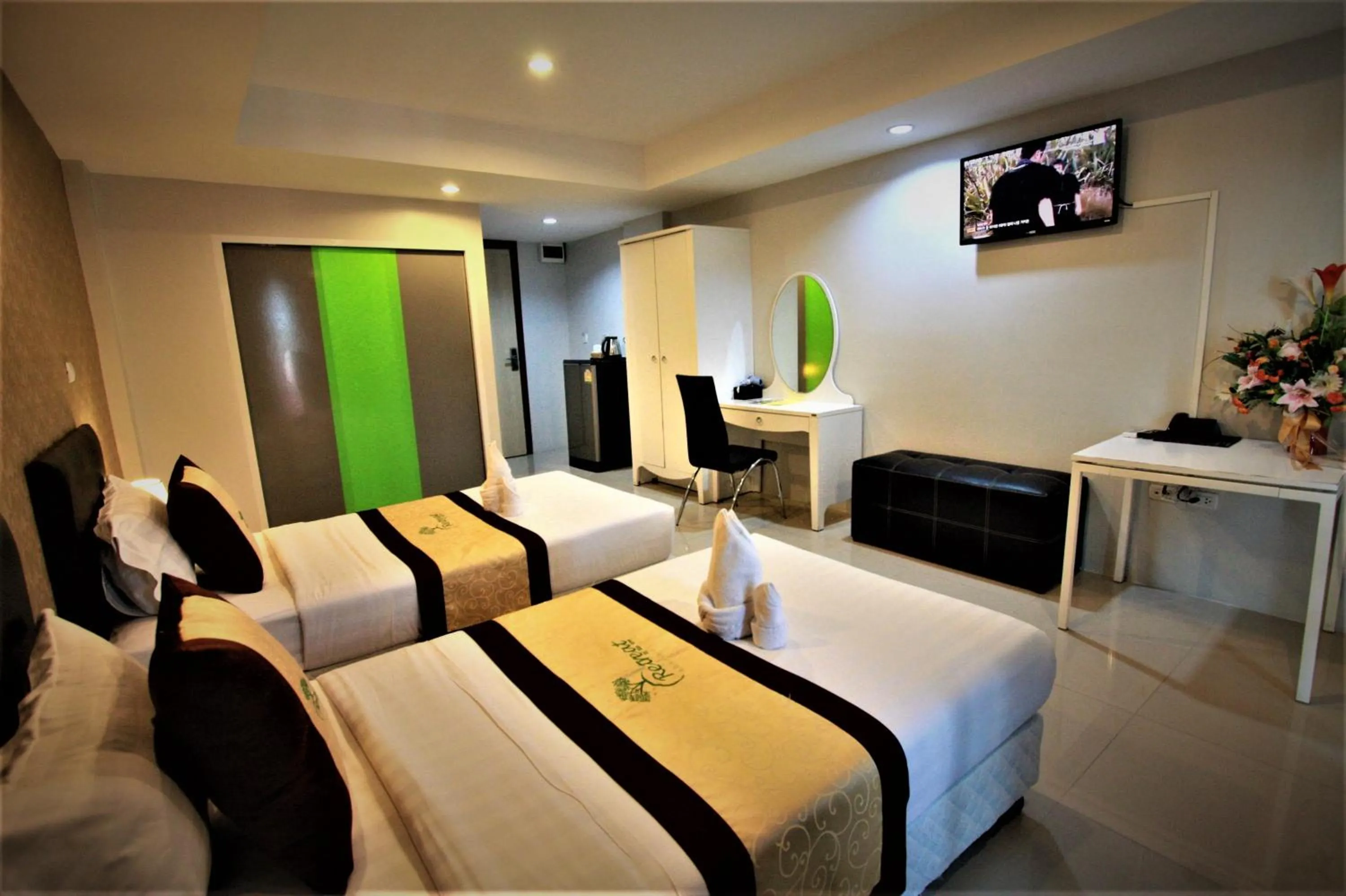 Photo of the whole room, Bed in Retreat Resort Pattaya