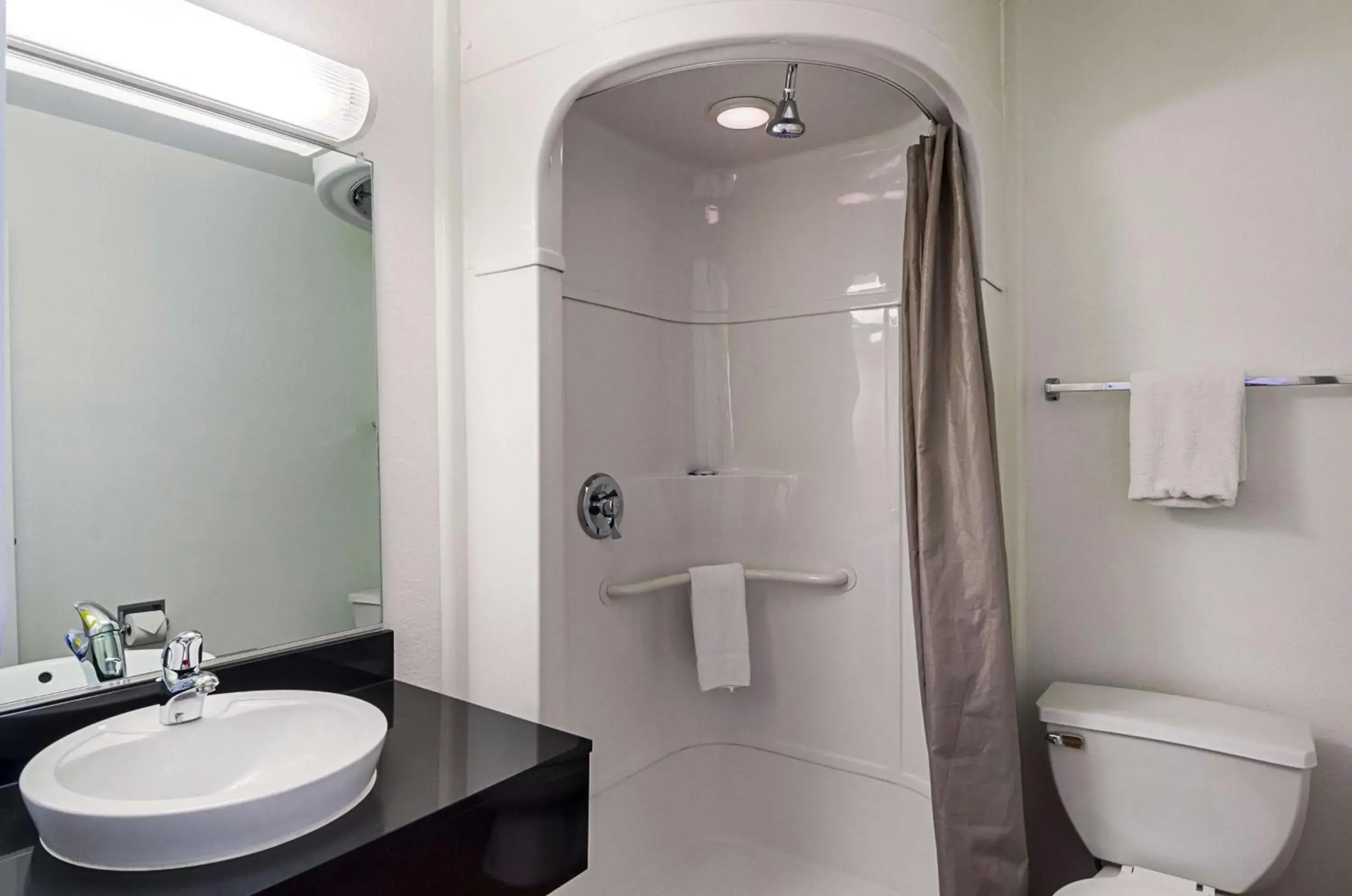 Deluxe Quadruple Room - Smoking in Motel 6-Laramie, WY Deluxe Quadruple Room - Smoking in Motel 6-Laramie, WY