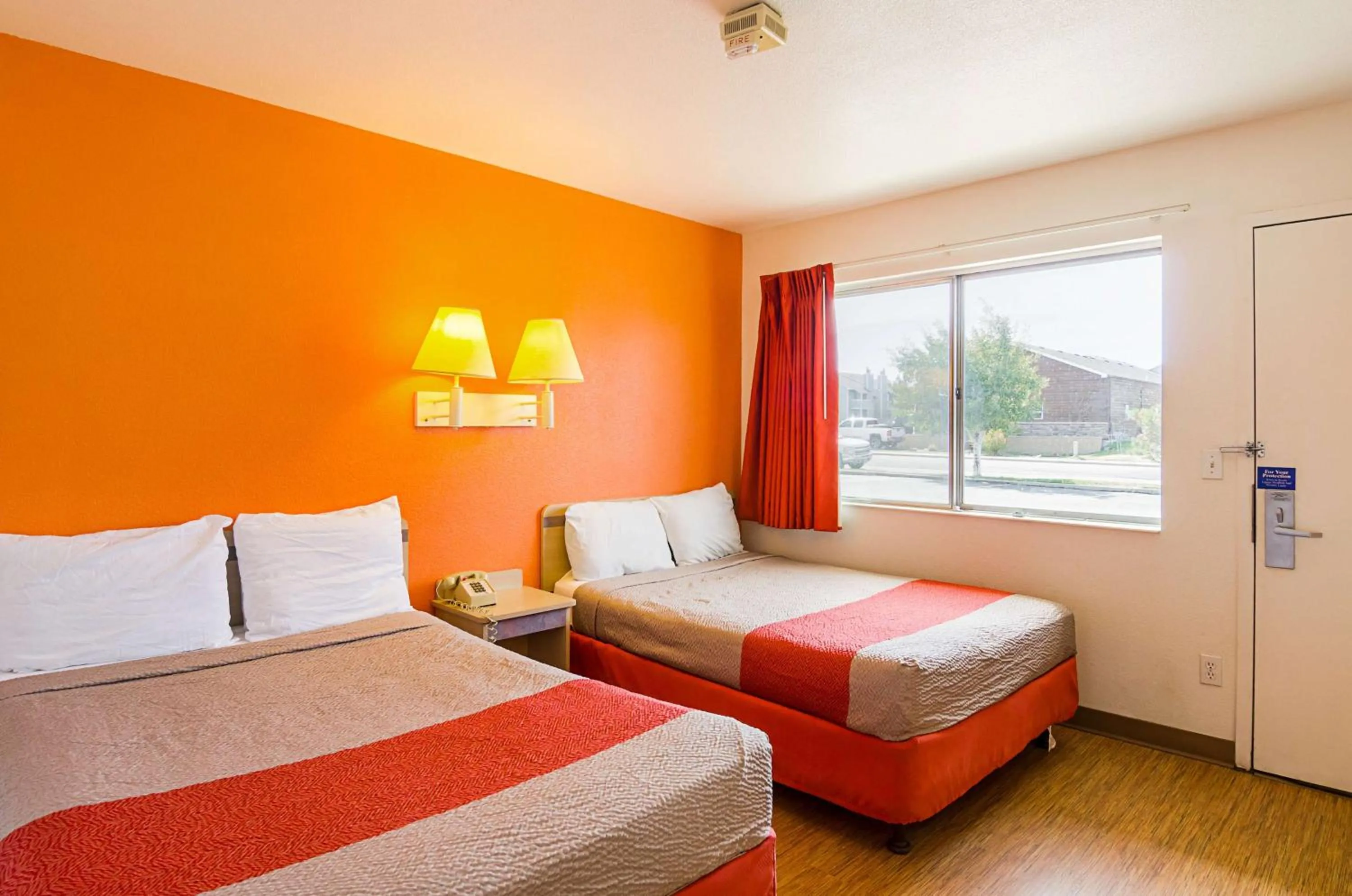 Photo of the whole room, Bed in Motel 6-Laramie, WY