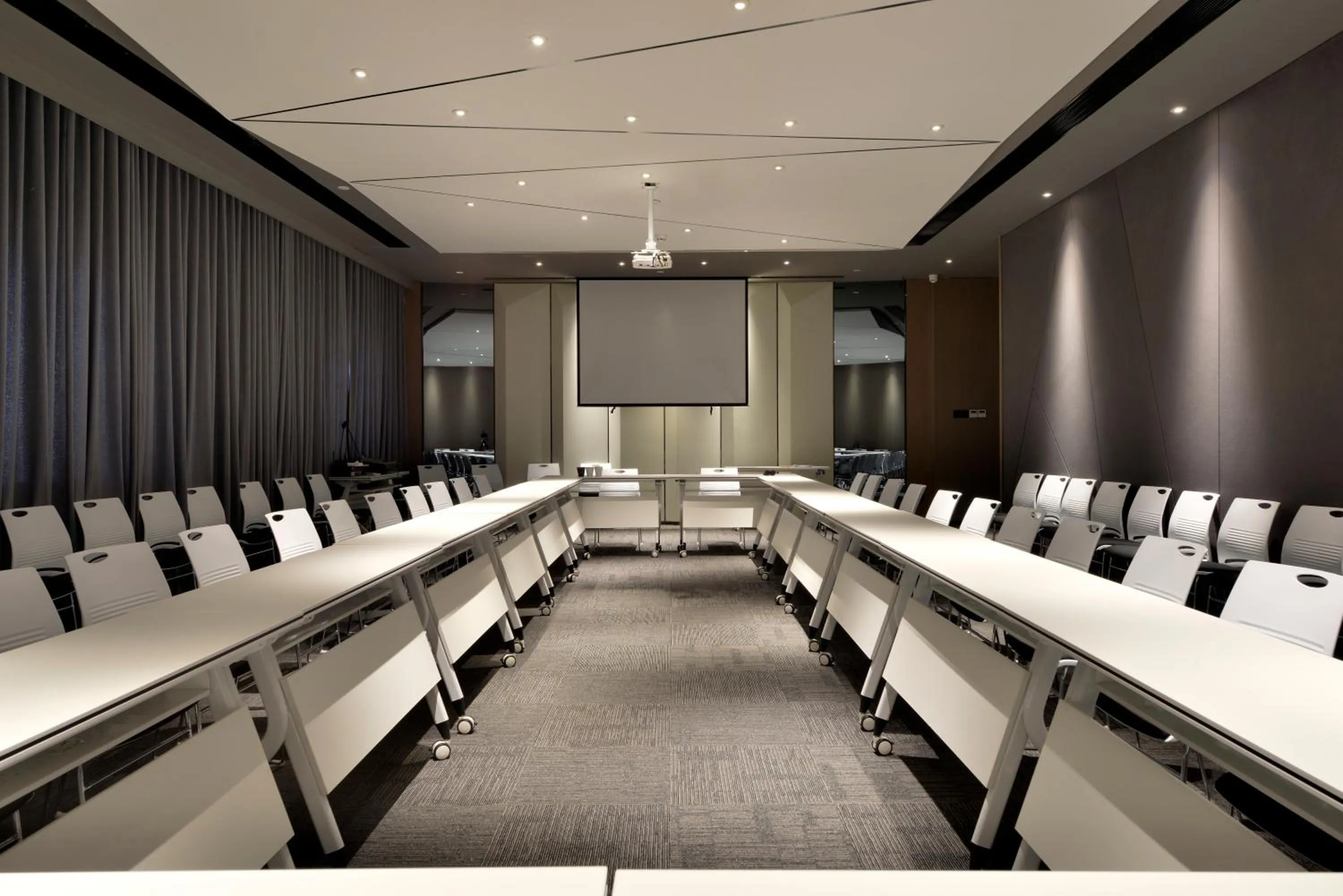 Library in Mercure Taiyuan Changfeng Street