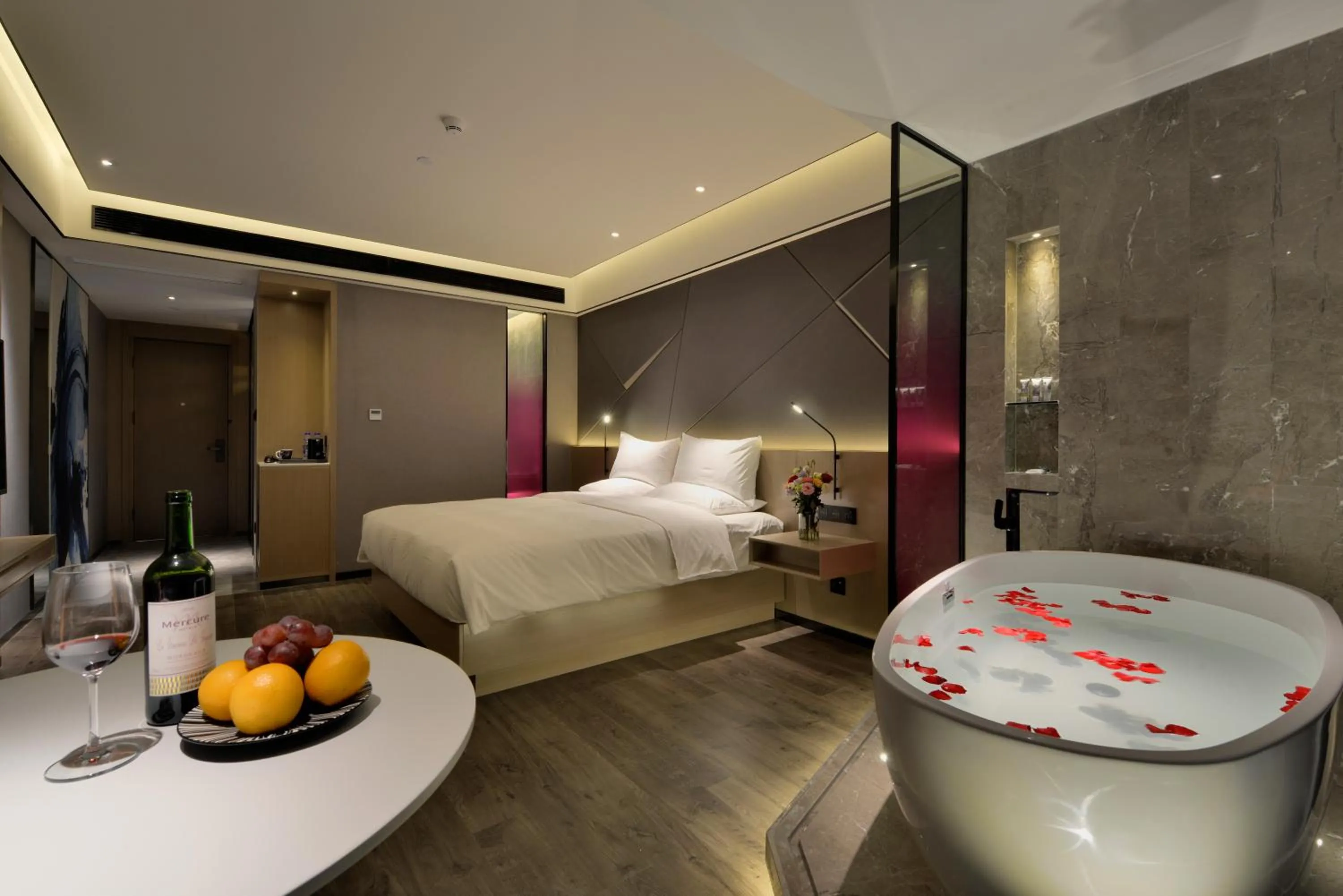 Bathroom, Bed in Mercure Taiyuan Changfeng Street
