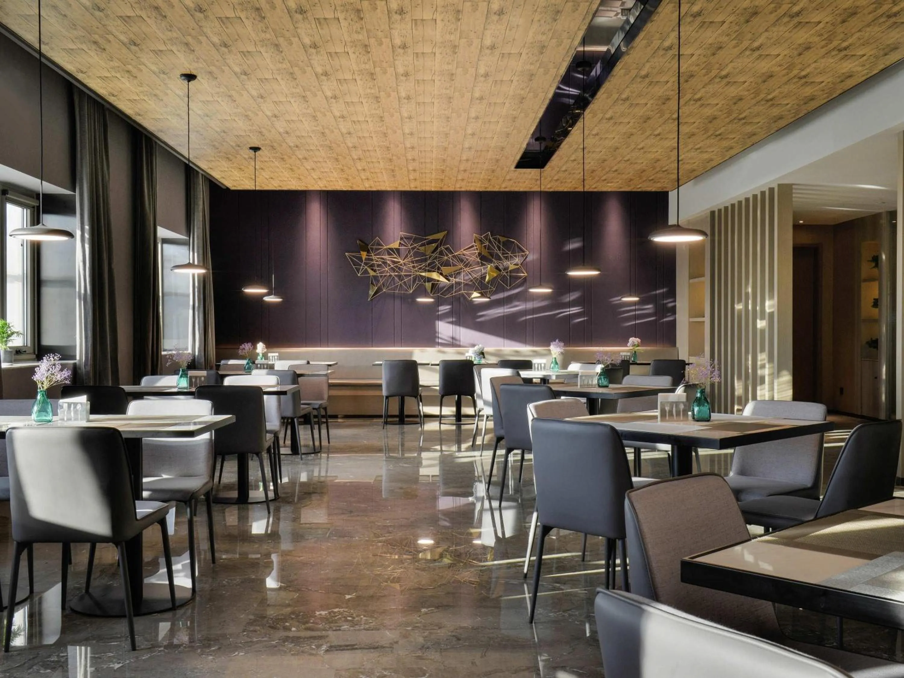 Restaurant/places to eat in Mercure Taiyuan Changfeng Street