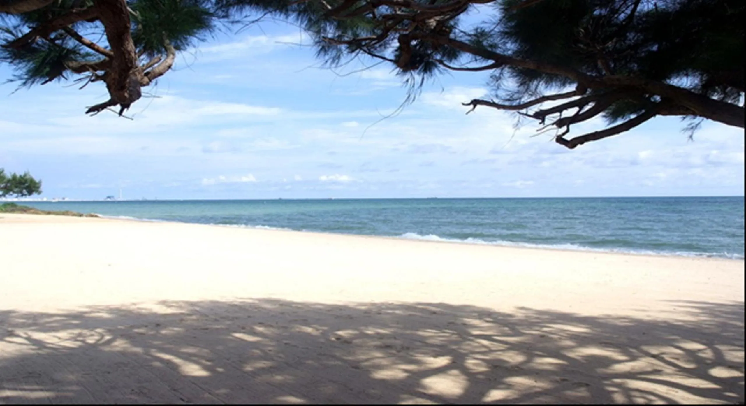 Beach in Purimas Beach Hotel & Spa