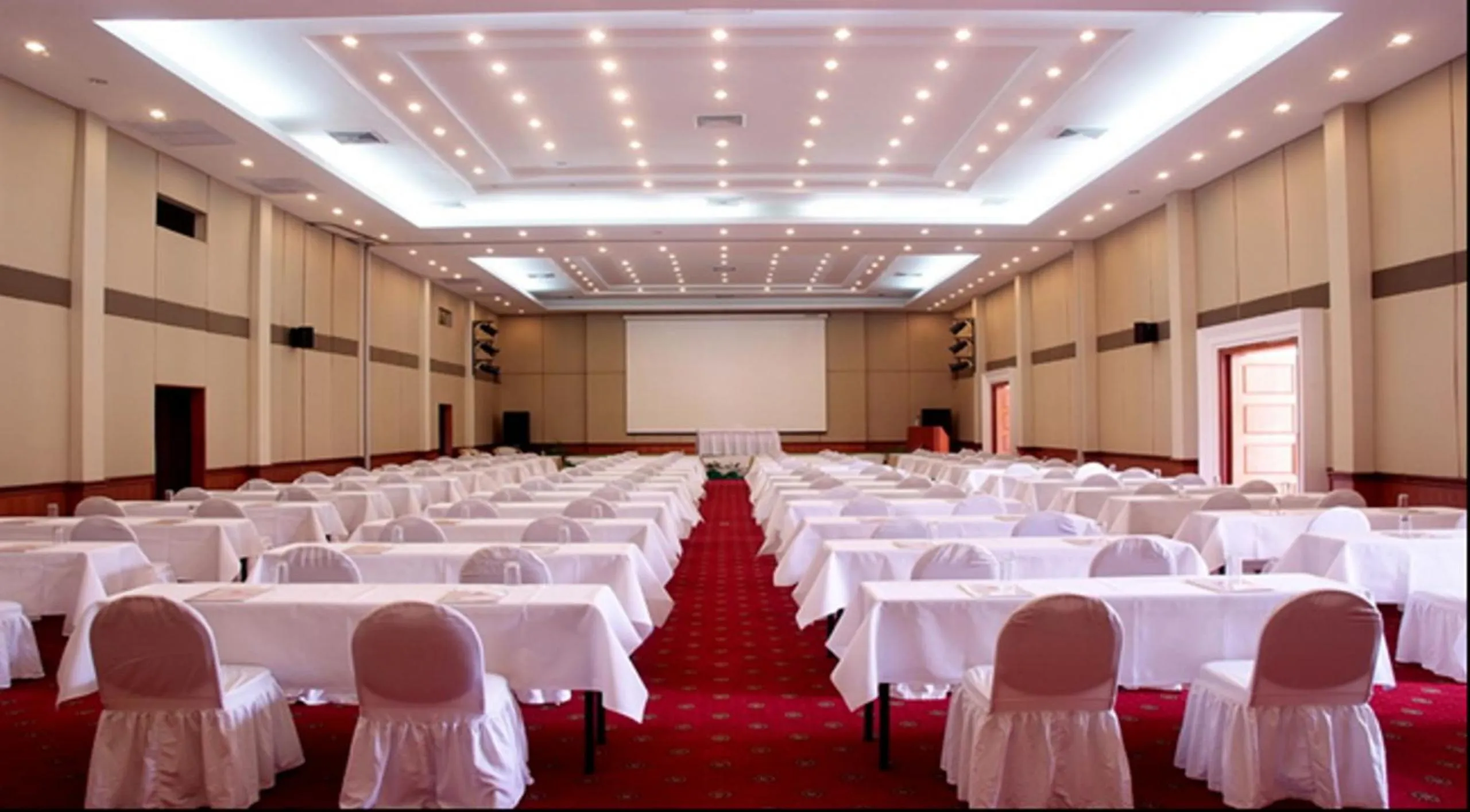 Banquet/Function facilities in Purimas Beach Hotel & Spa