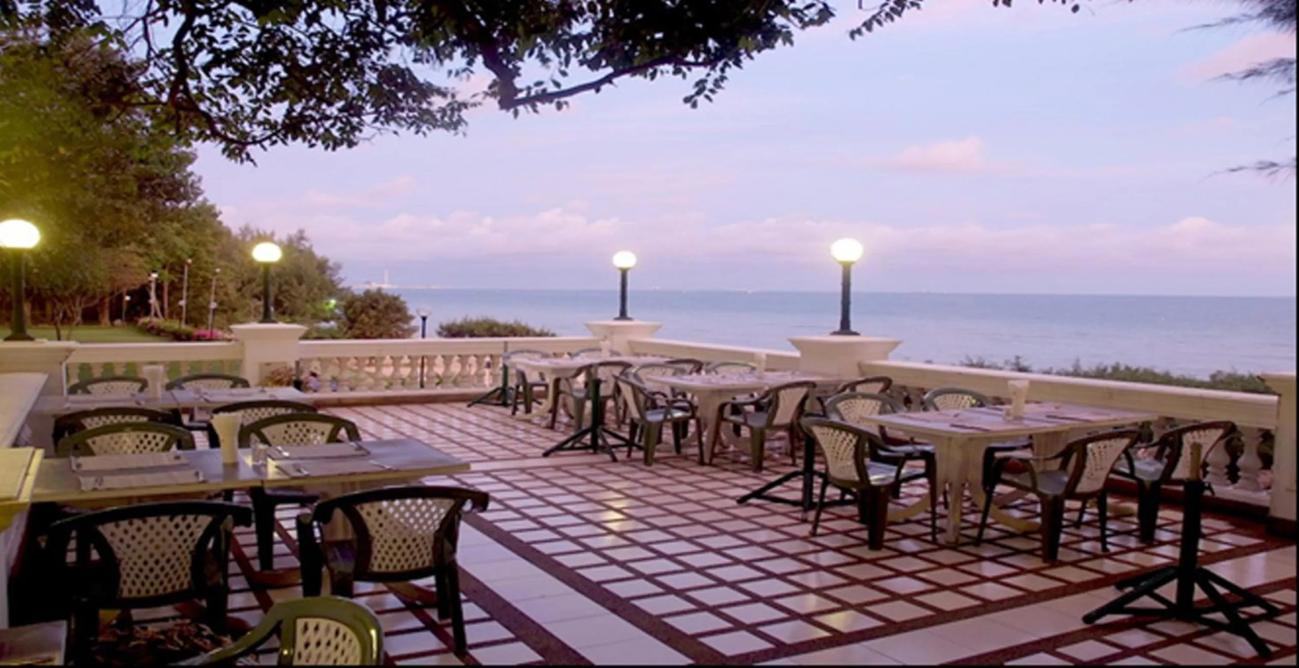 Restaurant/places to eat in Purimas Beach Hotel & Spa