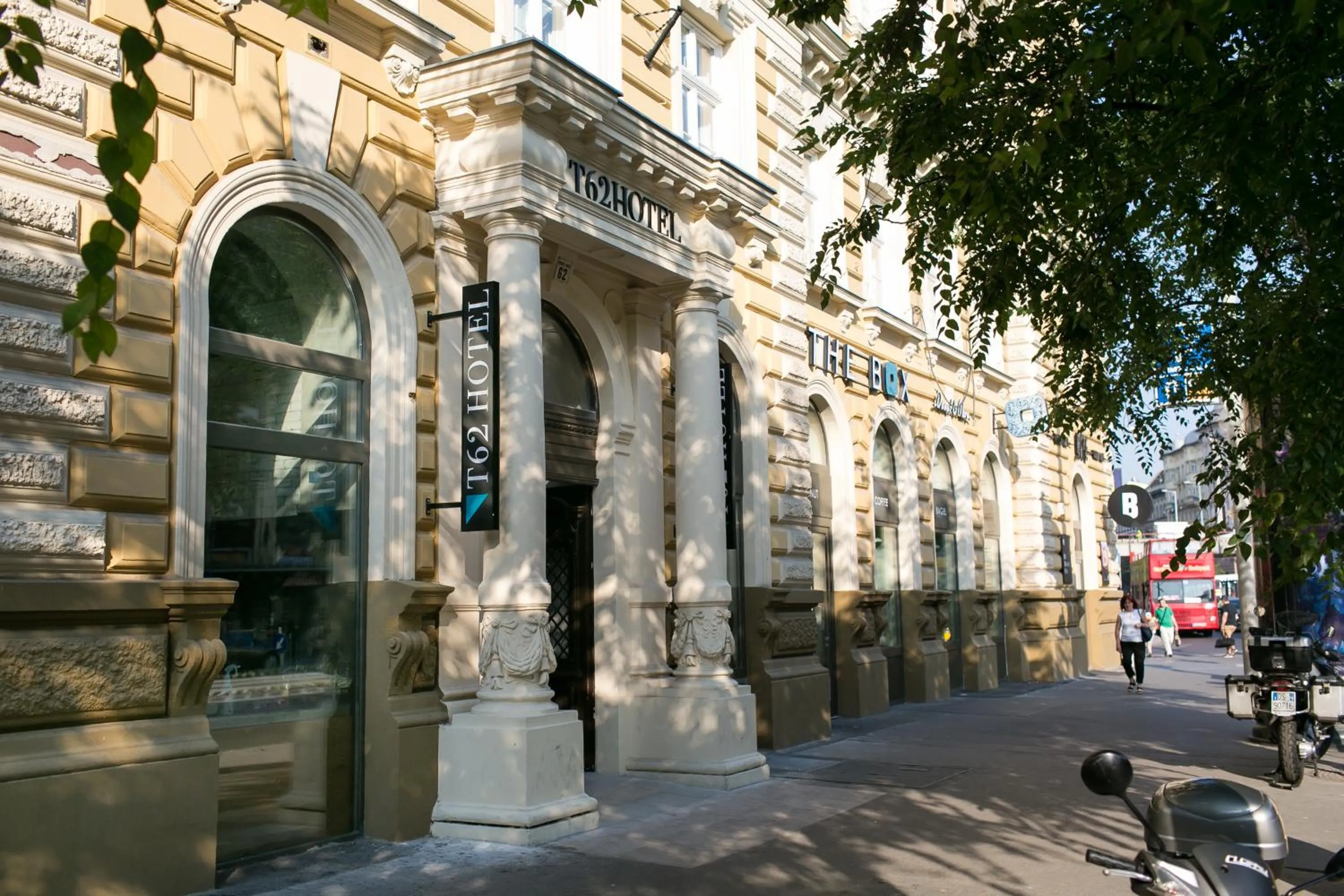 Facade/entrance in T62 Hotel