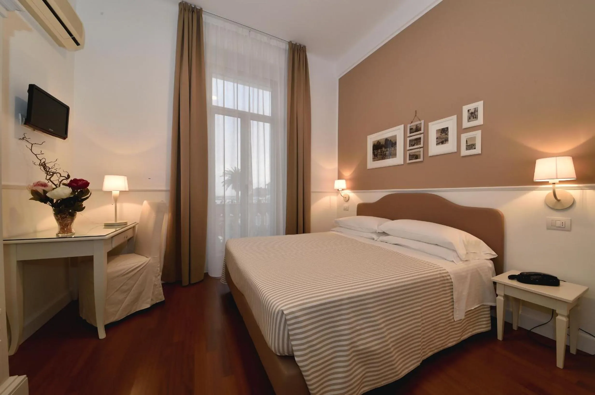 Photo of the whole room, Bed in Miramare Hotel