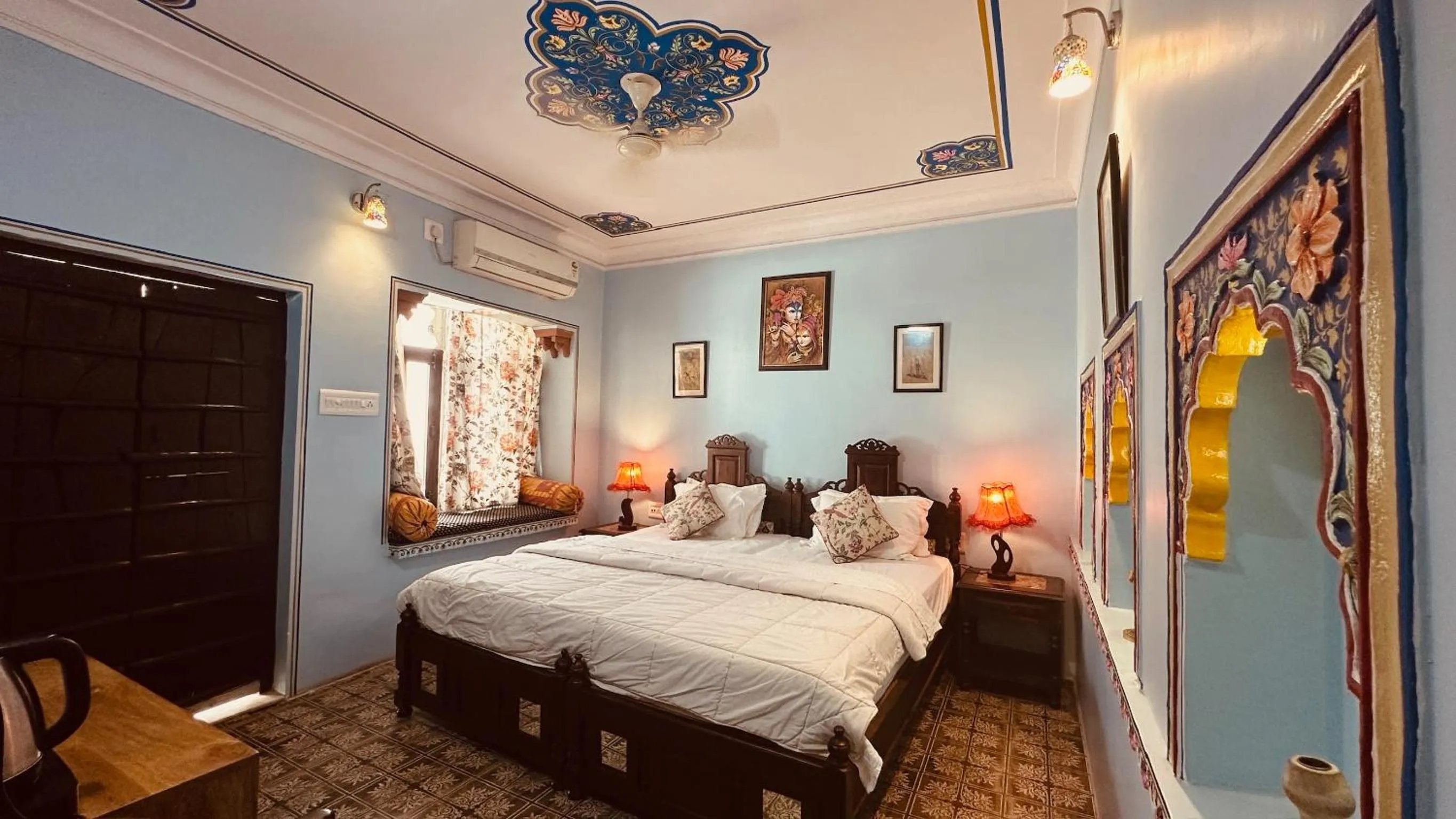 Bed in Haveli Bundi Inn