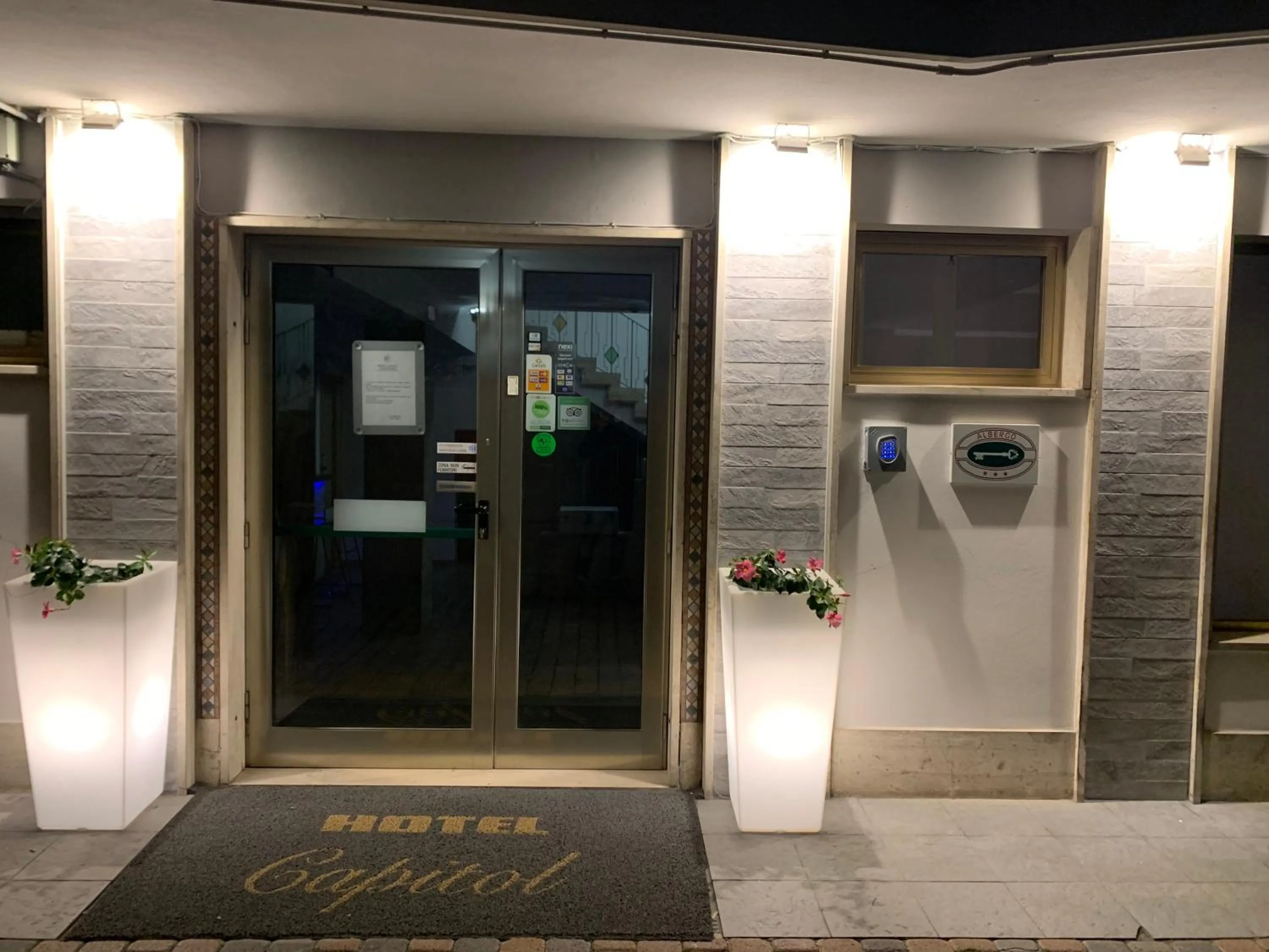 Facade/entrance in Hotel Capitol