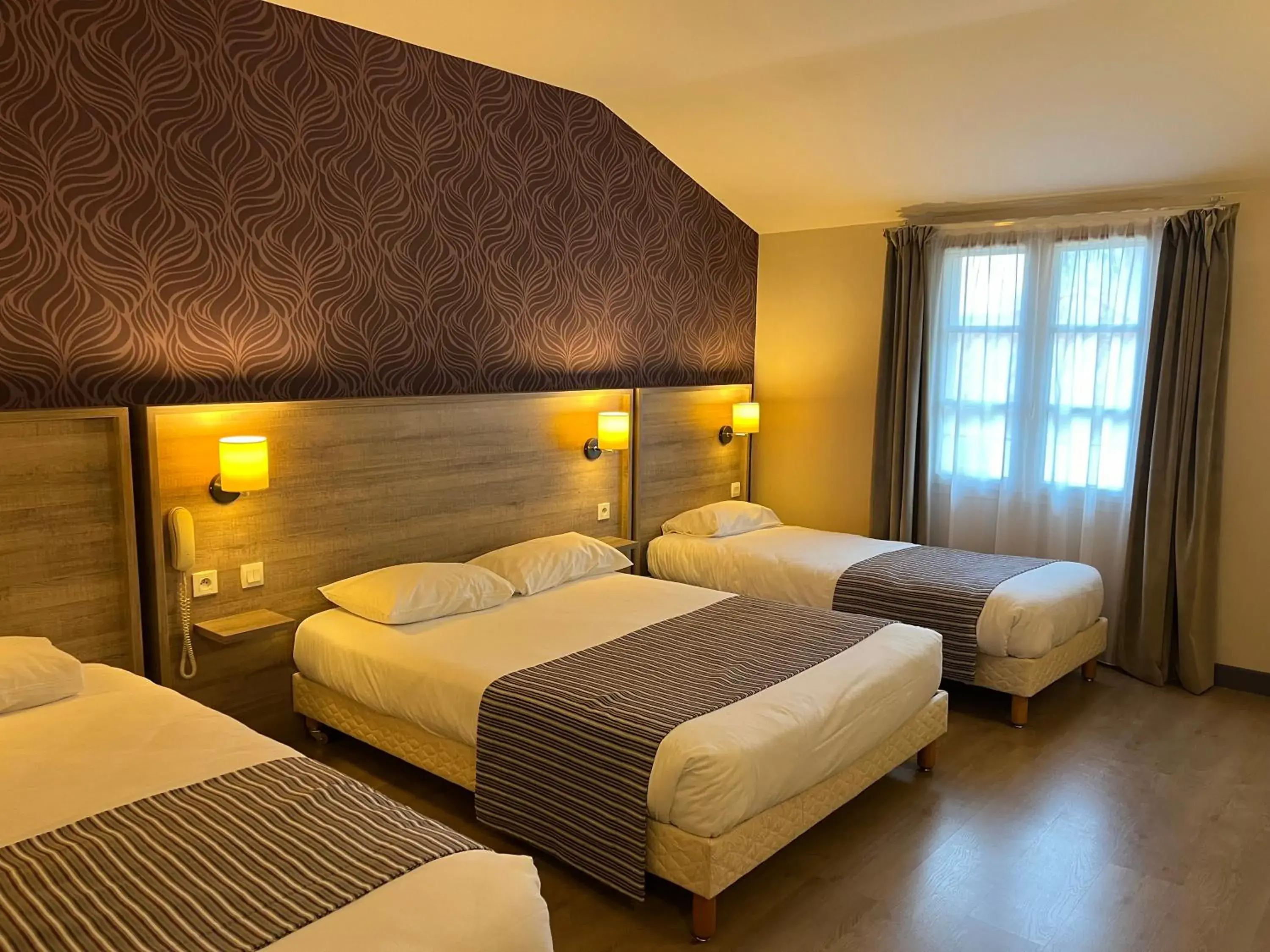 Quadruple Room in Logis Hôtel Le Saint Georges Quadruple Room in Logis Hôtel Le Saint Georges