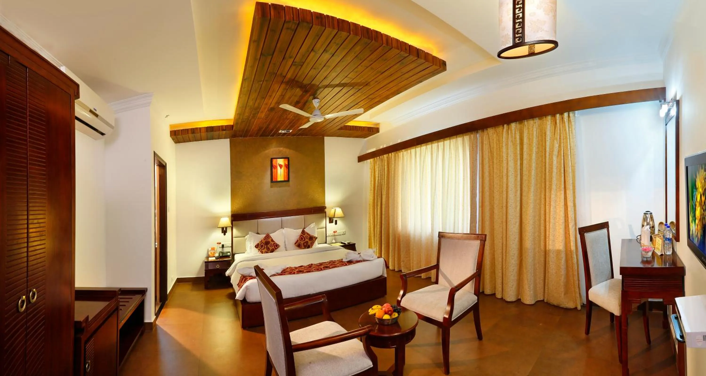 Photo of the whole room, Bed in Spice Grove