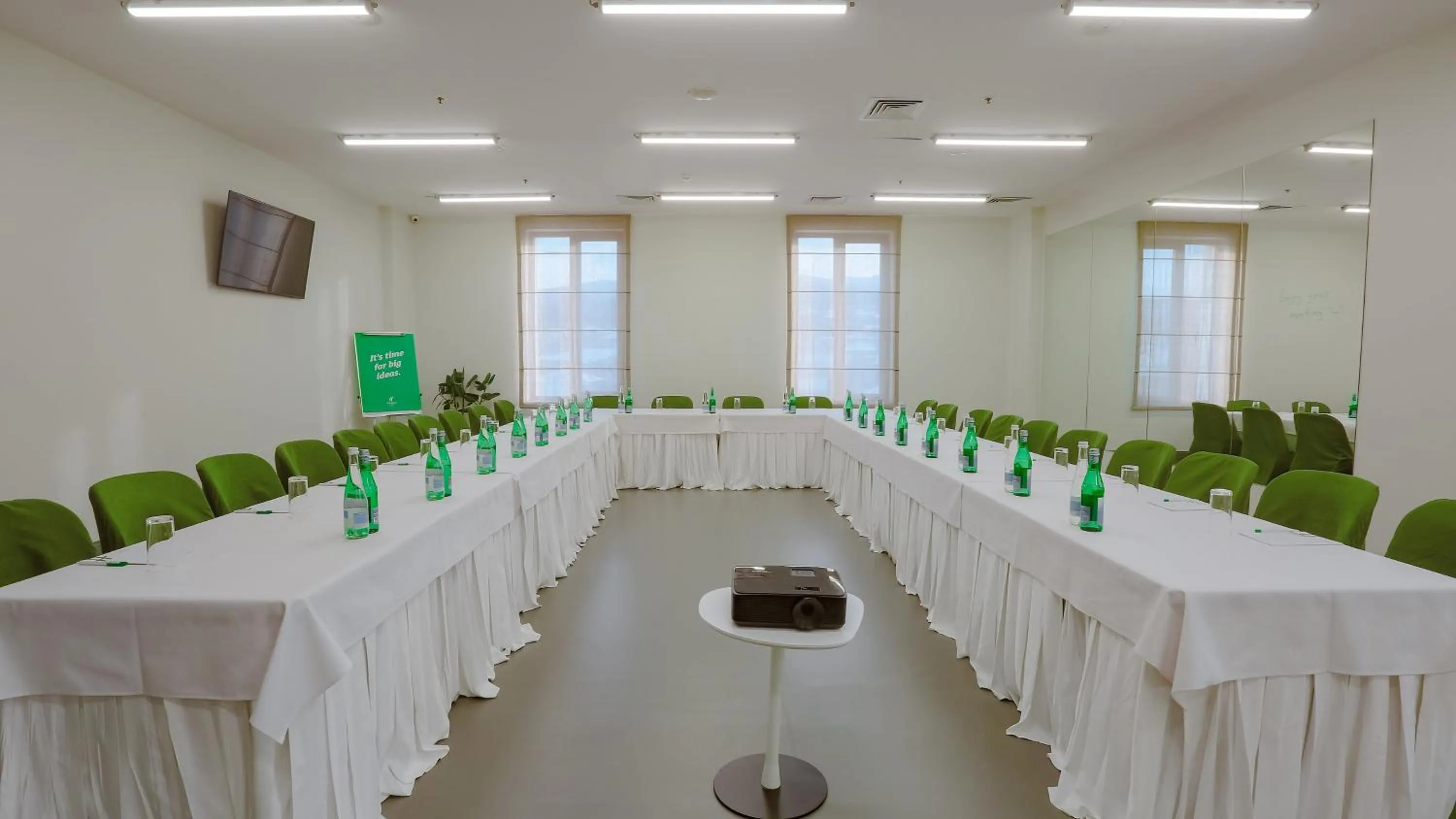 Meeting/conference room in Holiday Inn Telavi by IHG