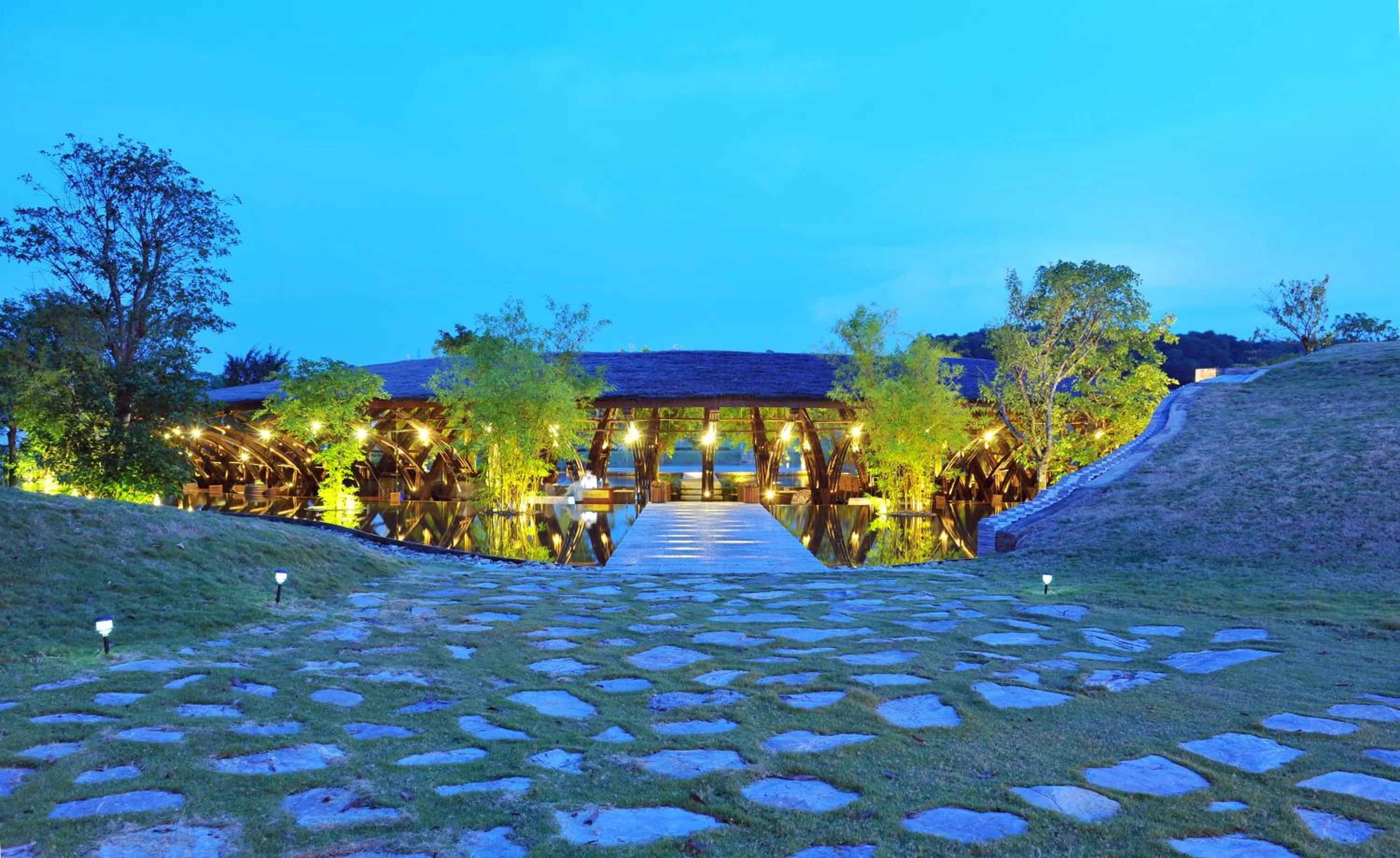 Restaurant/places to eat, Garden in Flamingo Dai Lai Resort
