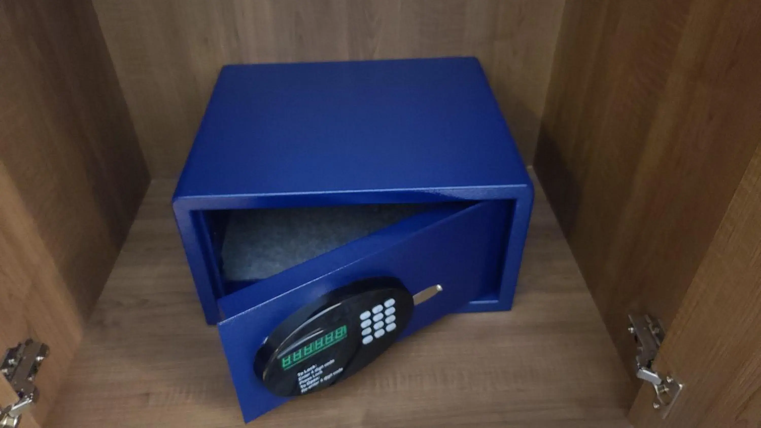 Standard Queen Room with Two Queen Beds - Communications and Mobility Accessible in Holiday Inn Express & Suites - Chico, an IHG Hotel Standard Queen Room with Two Queen Beds - Communications and Mobility Accessible in Holiday Inn Express & Suites - Chico, an IHG Hotel