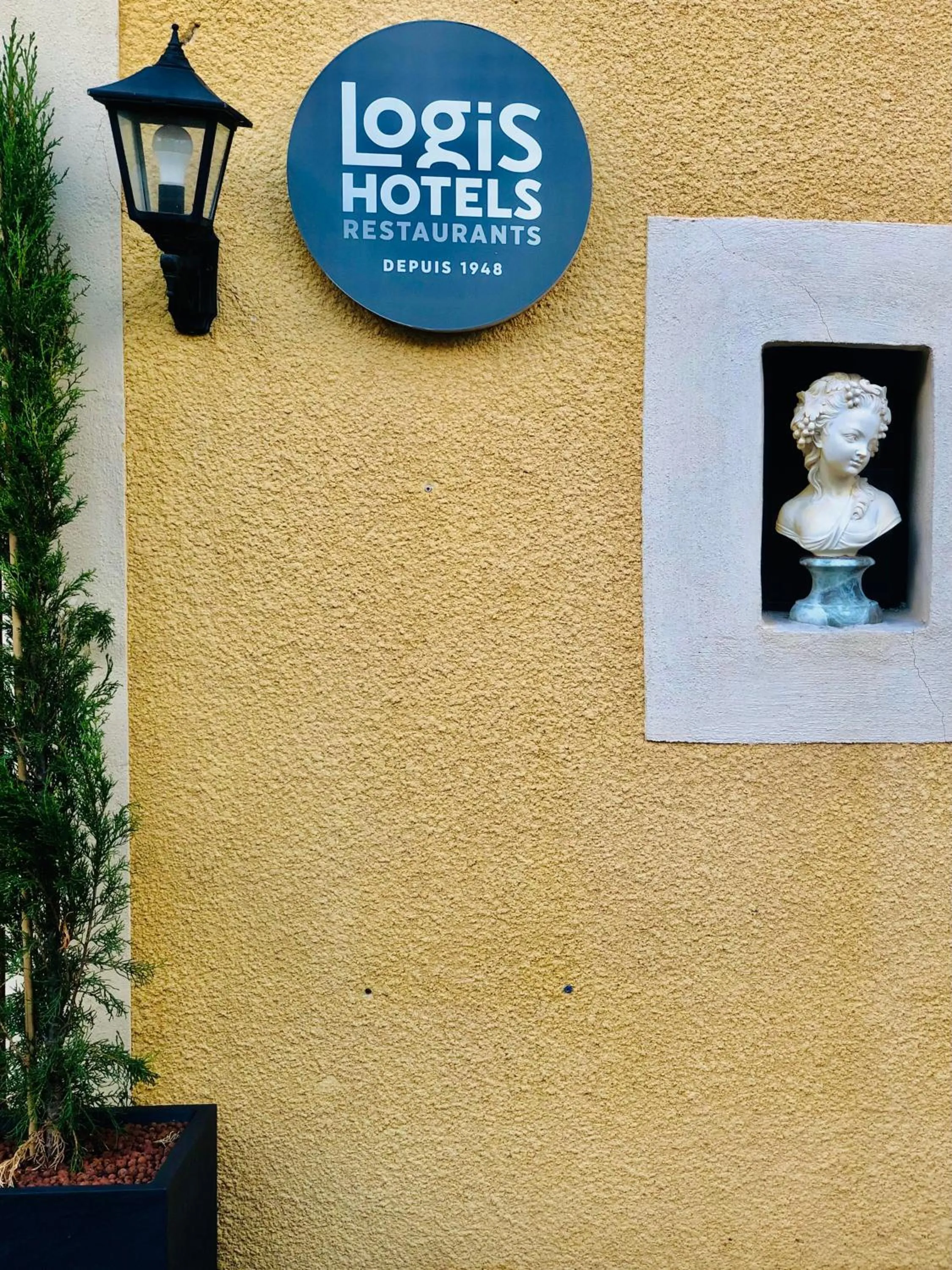 Property building in Logis hôtel et restaurant La Bastide Cabezac