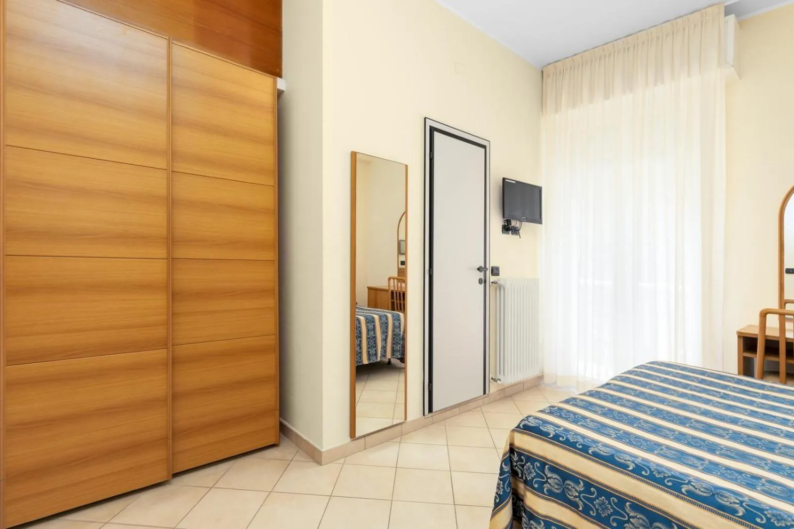 Photo of the whole room, Bed in Hotel Bridge