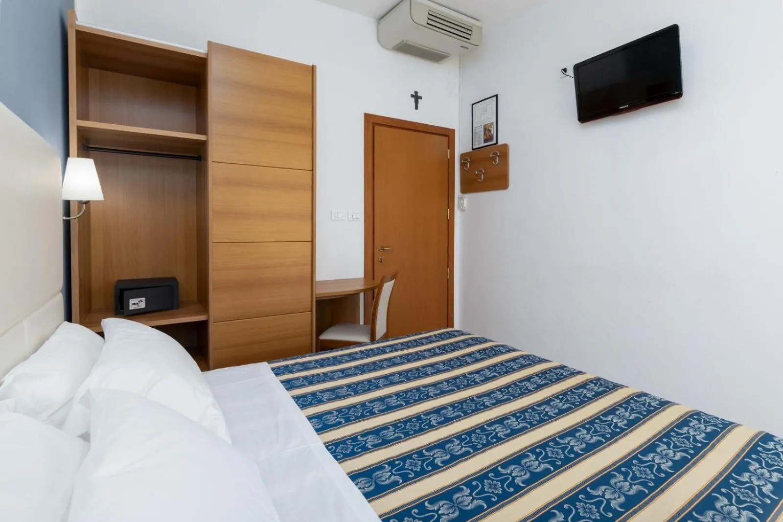 Photo of the whole room, Bed in Hotel Bridge