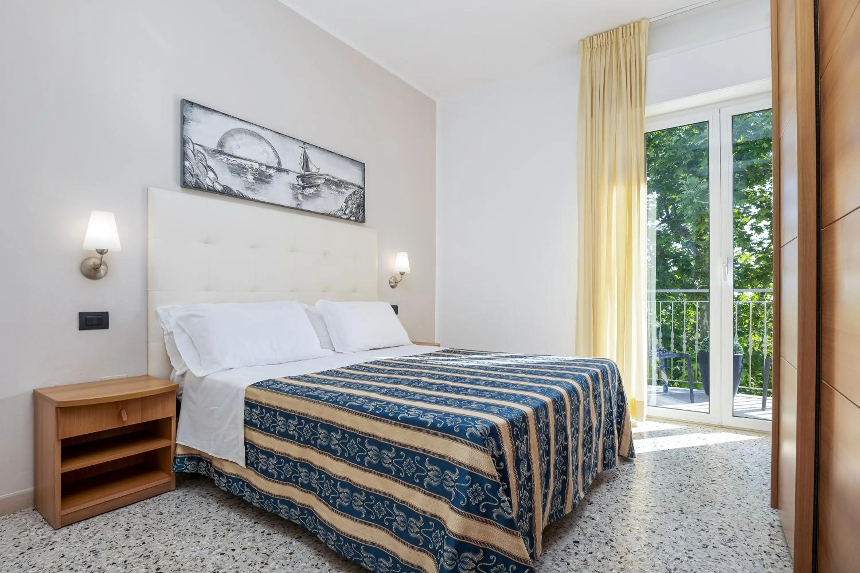 Bedroom, Bed in Hotel Bridge