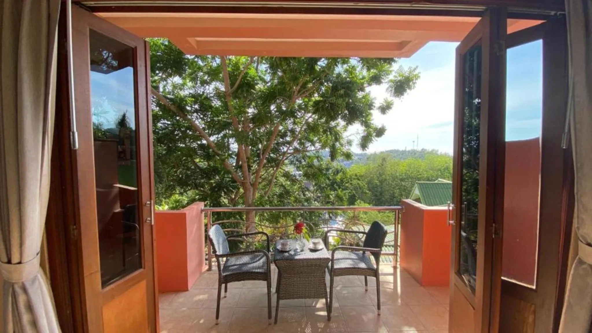 Balcony/Terrace in Baan Kongdee Sunset Resort Kata