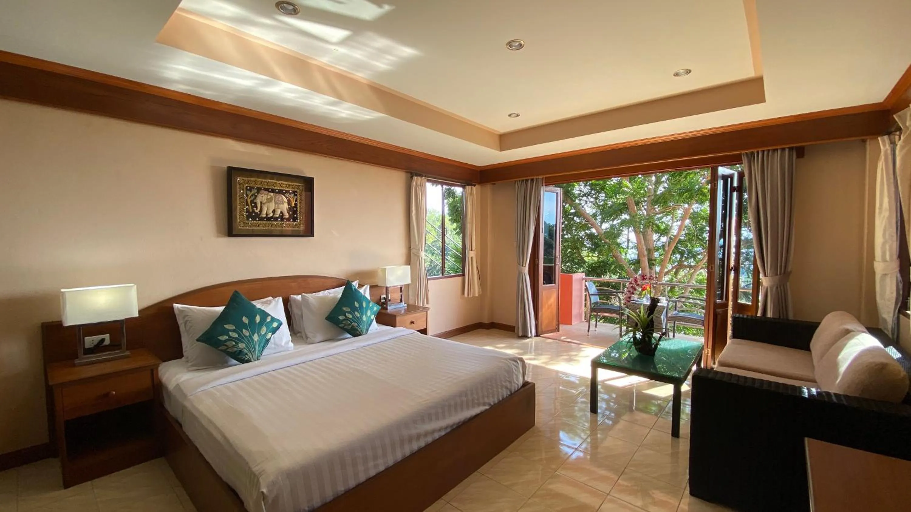 Photo of the whole room, Bed in Baan Kongdee Sunset Resort Kata